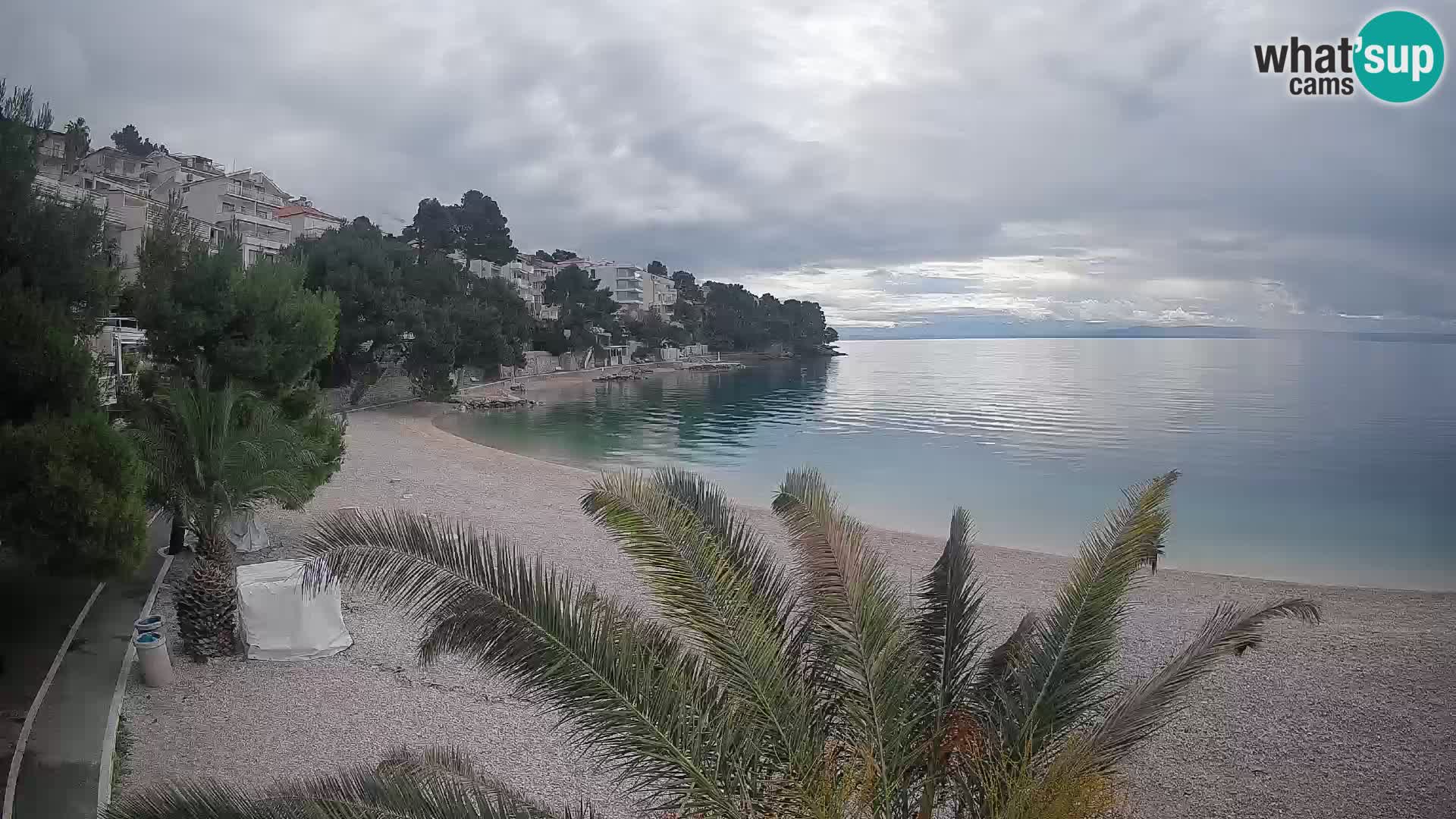 Web kamera Plaža Lučica Brela – Pogled uživo na jadransku obalu