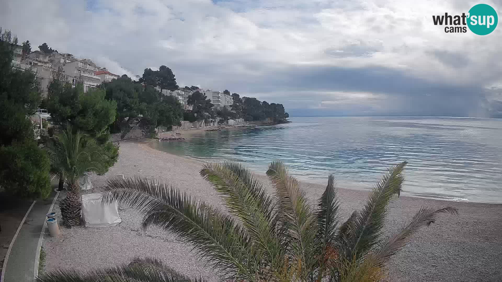 Spletna kamera Plaža Lučica Brela – Pogled v živo na Jadransko obalo