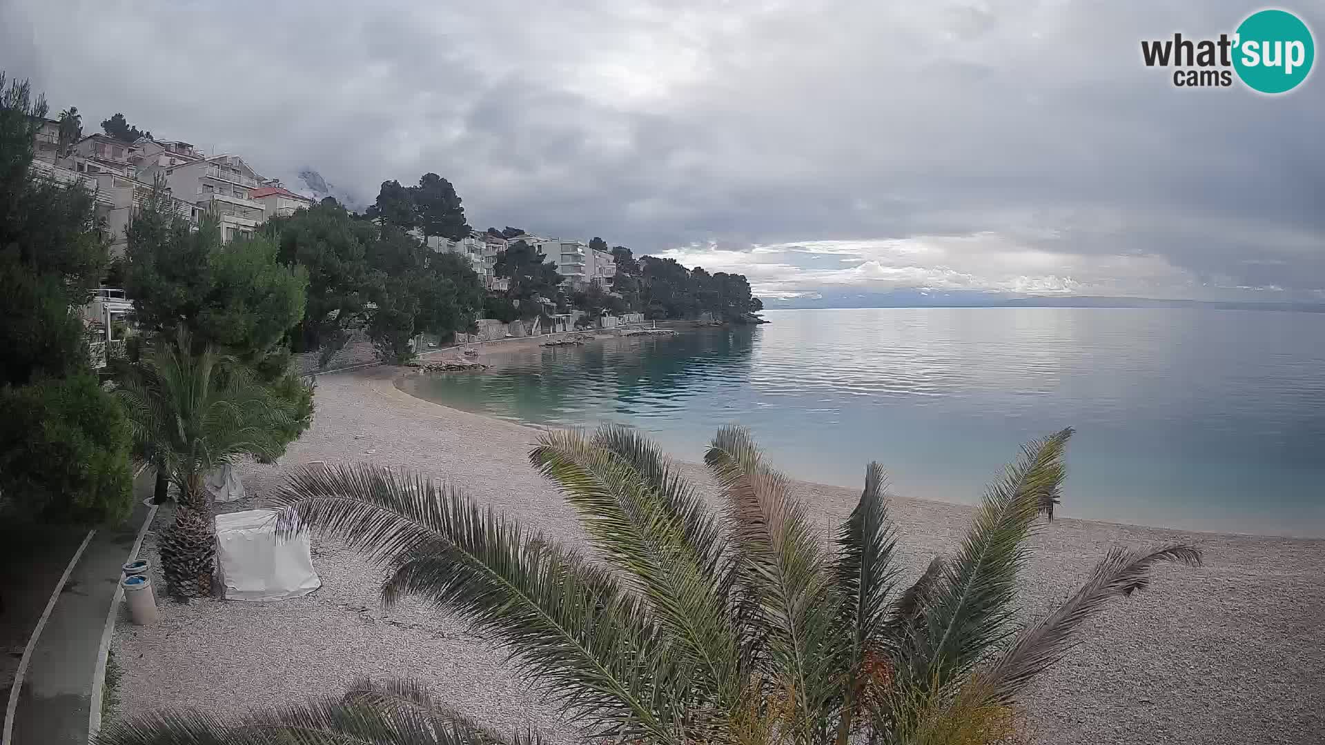 Spletna kamera Plaža Lučica Brela – Pogled v živo na Jadransko obalo
