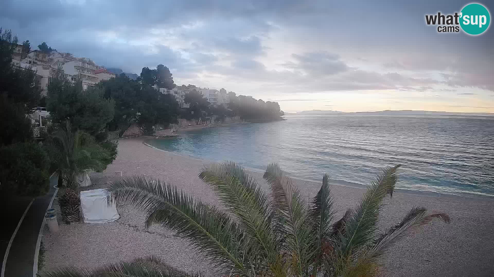 Spletna kamera Plaža Lučica Brela – Pogled v živo na Jadransko obalo