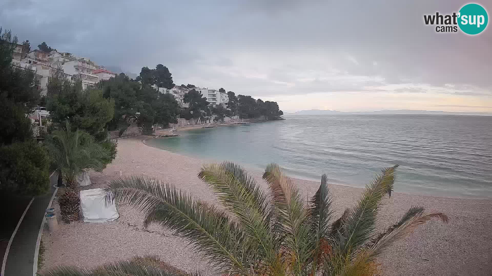 Spletna kamera Plaža Lučica Brela – Pogled v živo na Jadransko obalo