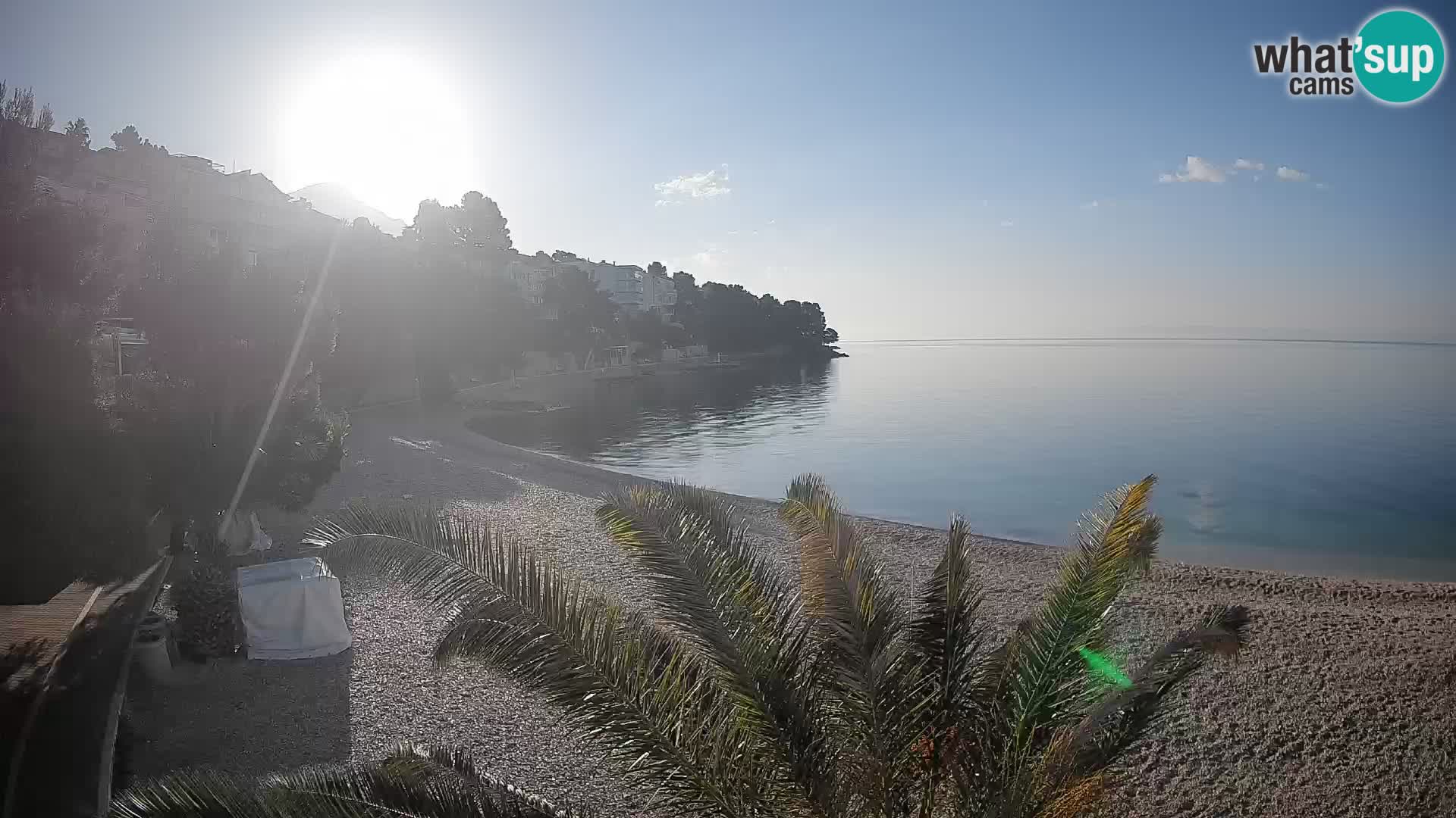 Web kamera Plaža Lučica Brela – Pogled uživo na jadransku obalu