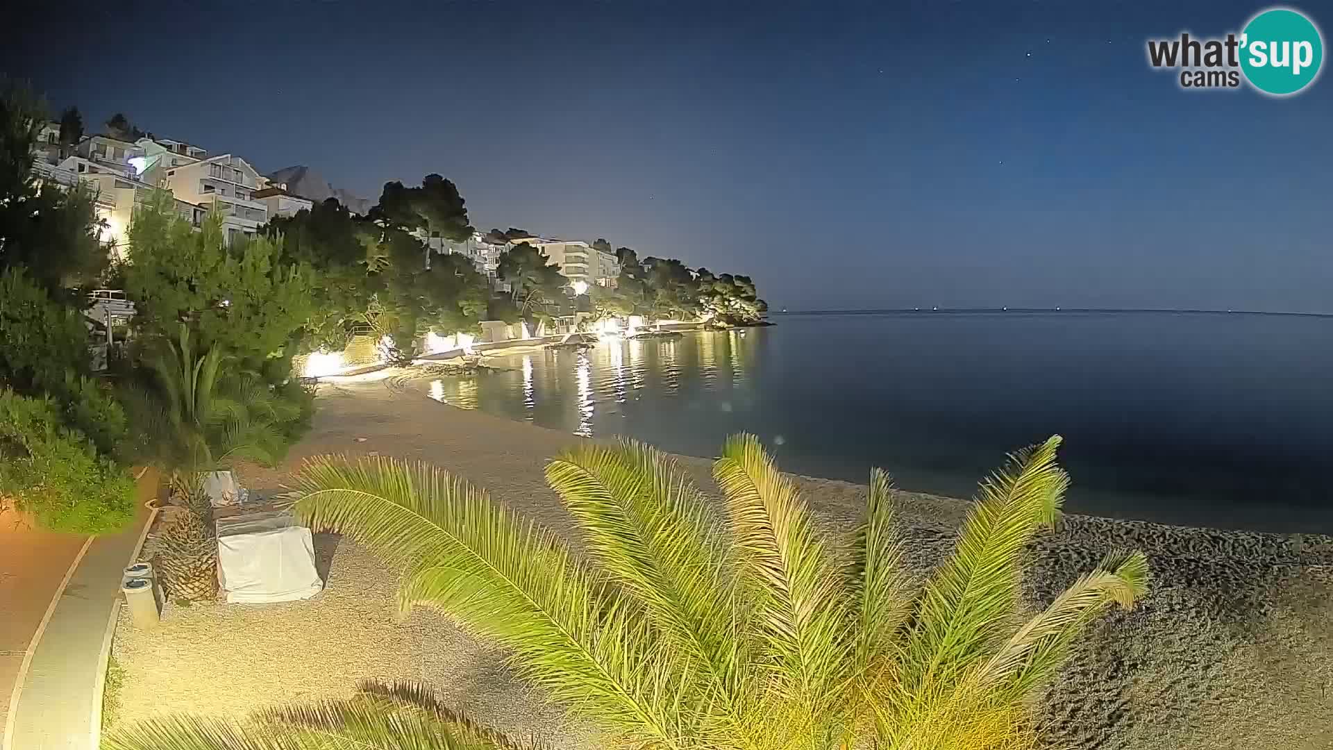 Spletna kamera Plaža Lučica Brela – Pogled v živo na Jadransko obalo