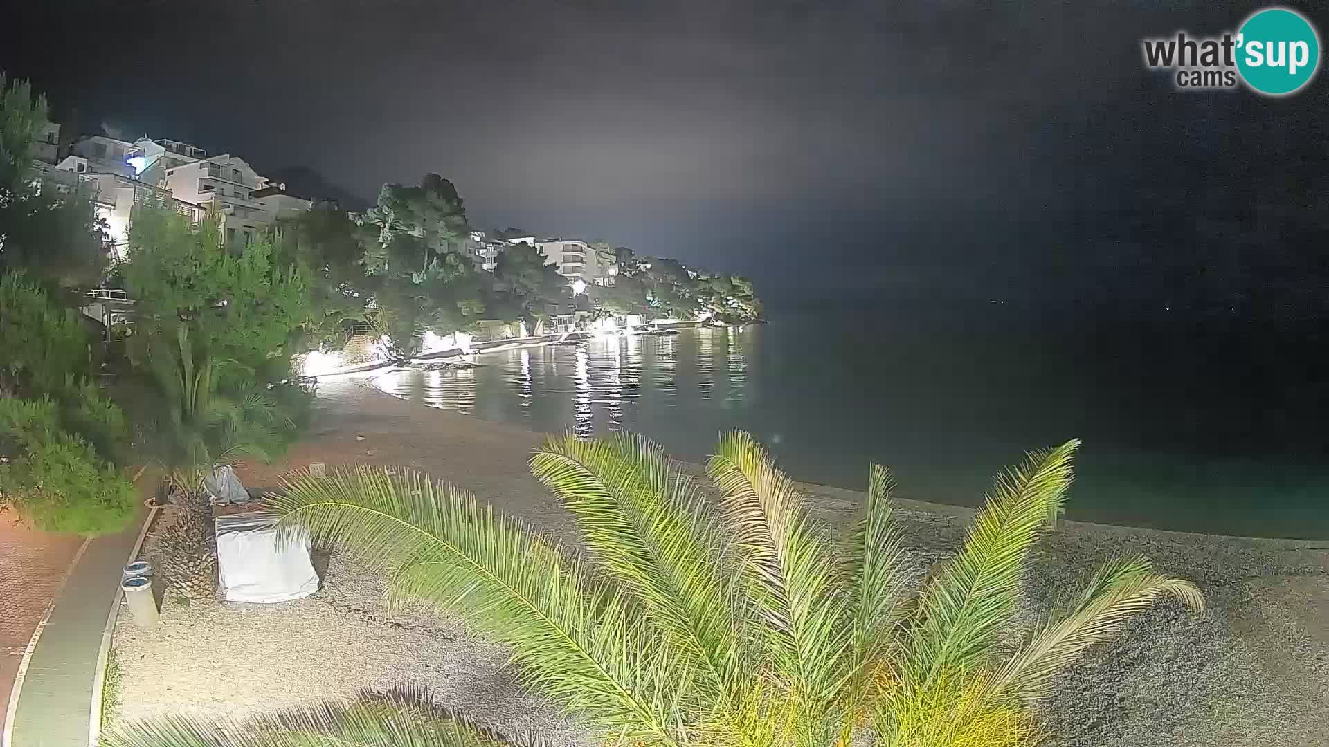 Web kamera Plaža Lučica Brela – Pogled uživo na jadransku obalu