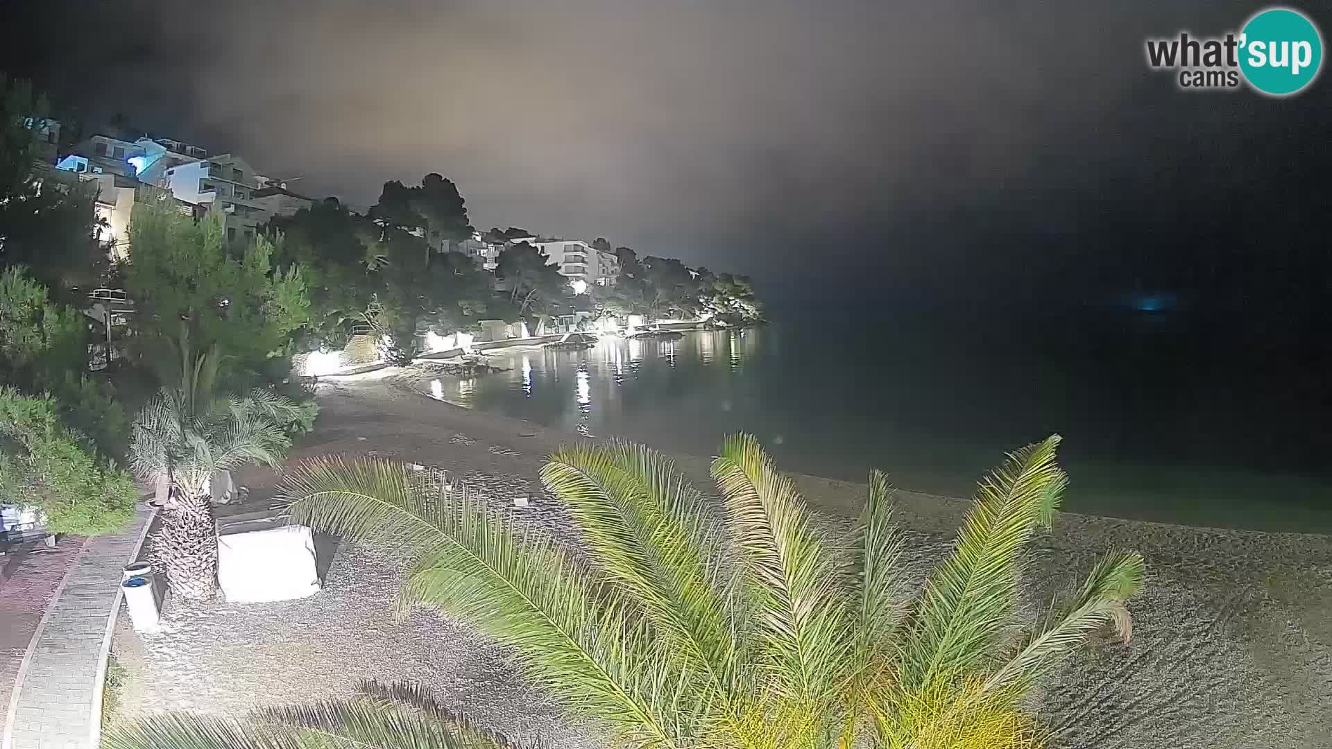 Spletna kamera Plaža Lučica Brela – Pogled v živo na Jadransko obalo