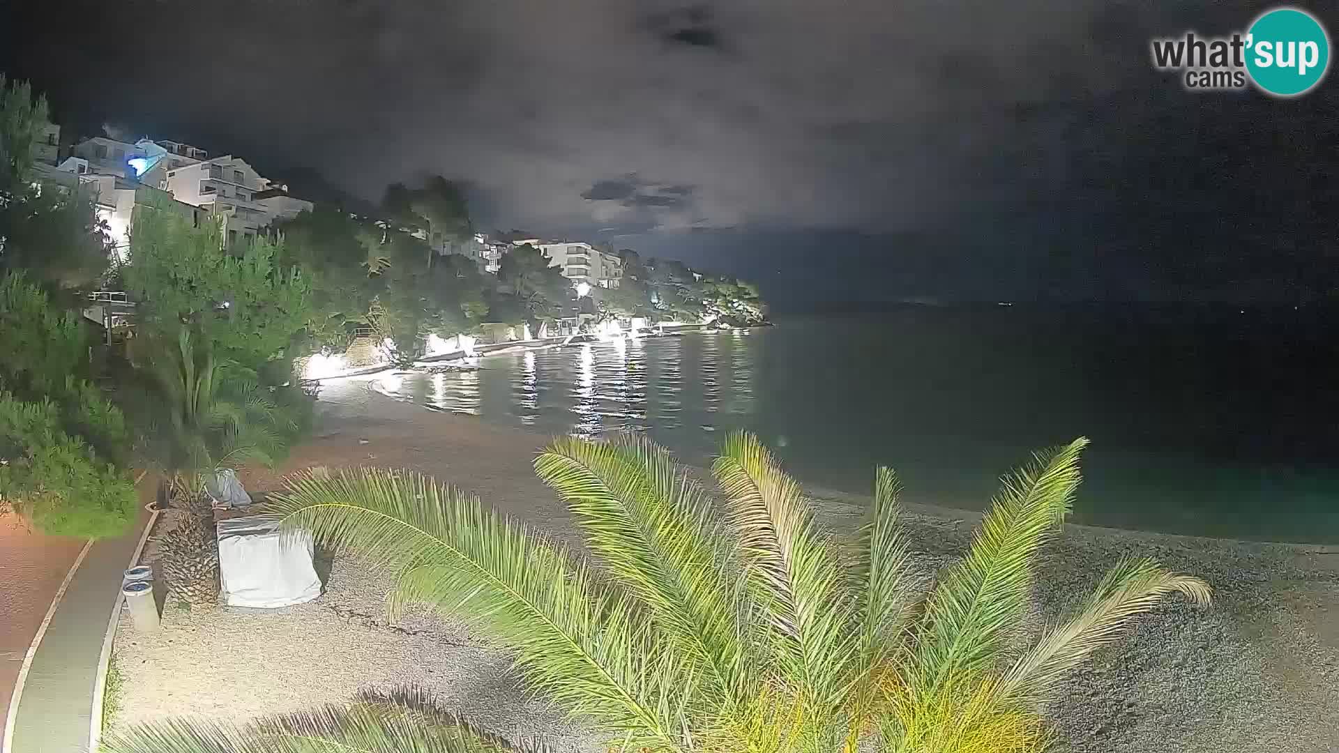 Web kamera Plaža Lučica Brela – Pogled uživo na jadransku obalu