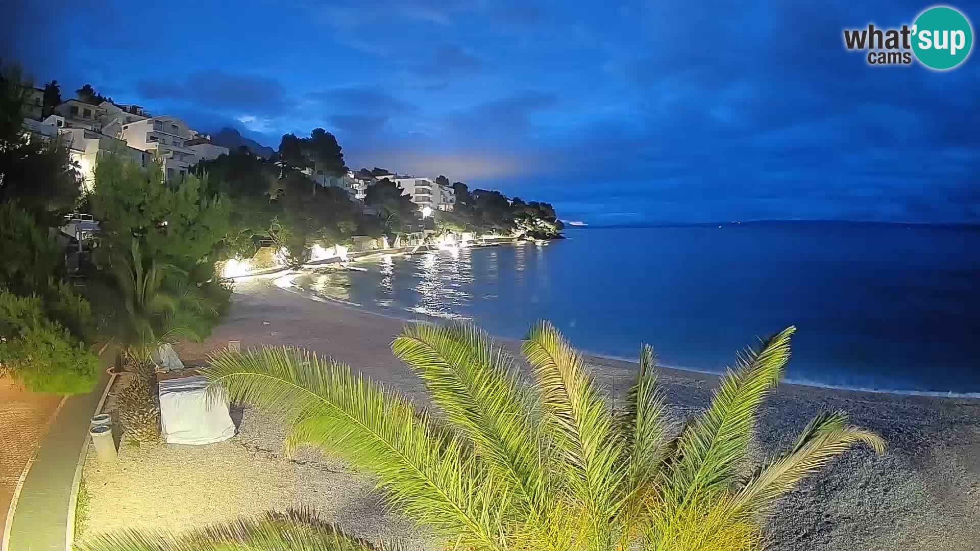 Web kamera Plaža Lučica Brela – Pogled uživo na jadransku obalu