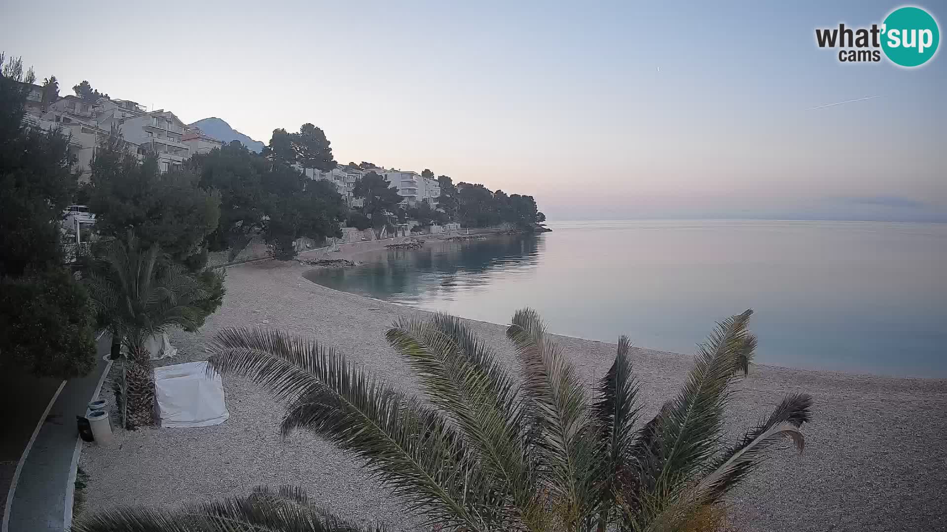 Spletna kamera Plaža Lučica Brela – Pogled v živo na Jadransko obalo