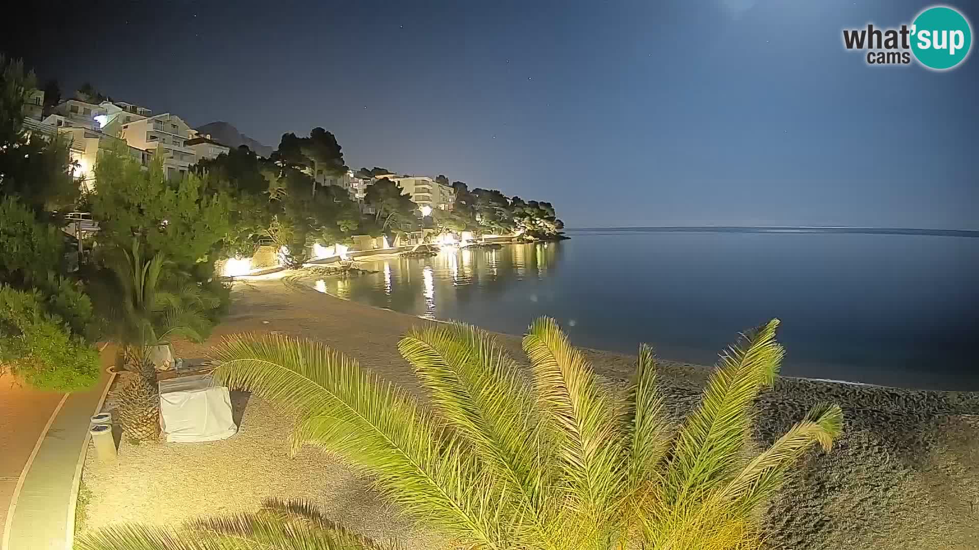 Spletna kamera Plaža Lučica Brela – Pogled v živo na Jadransko obalo