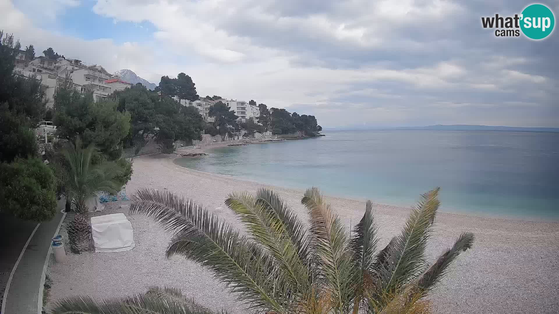 Spletna kamera Plaža Lučica Brela – Pogled v živo na Jadransko obalo