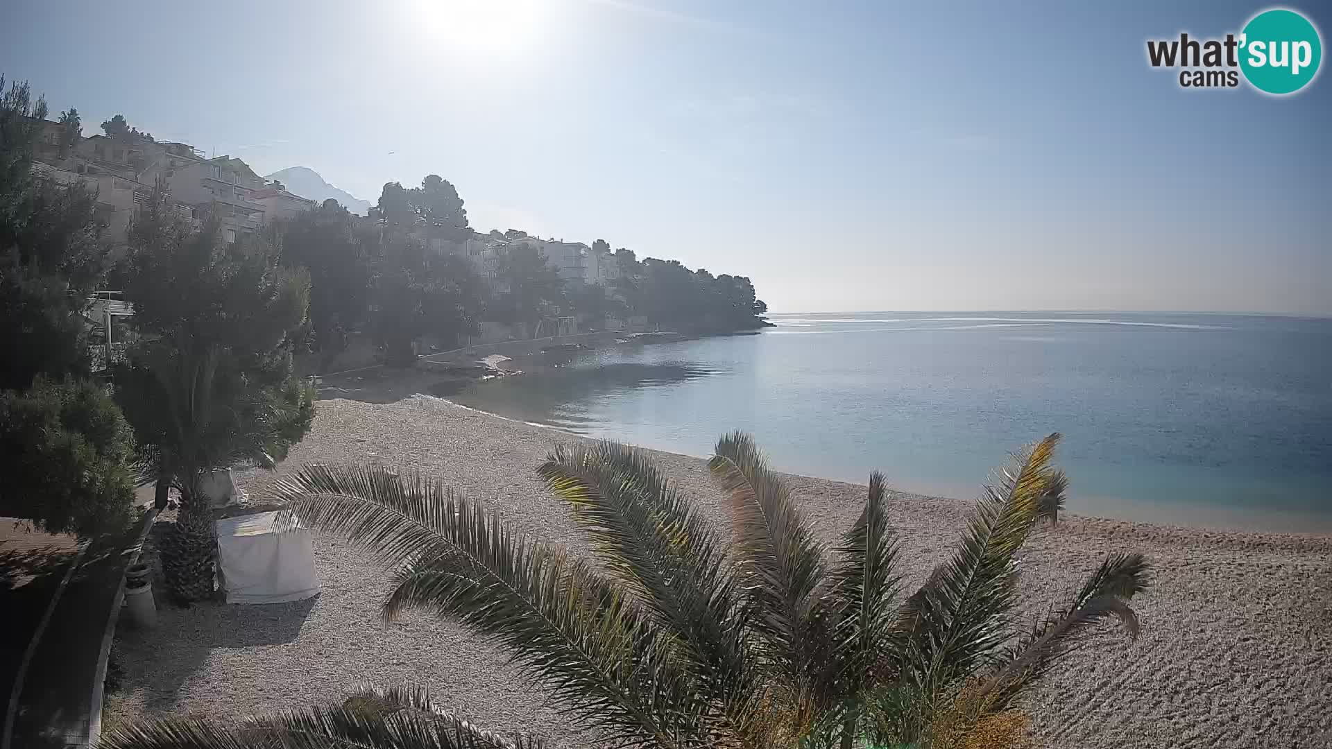 Spletna kamera Plaža Lučica Brela – Pogled v živo na Jadransko obalo