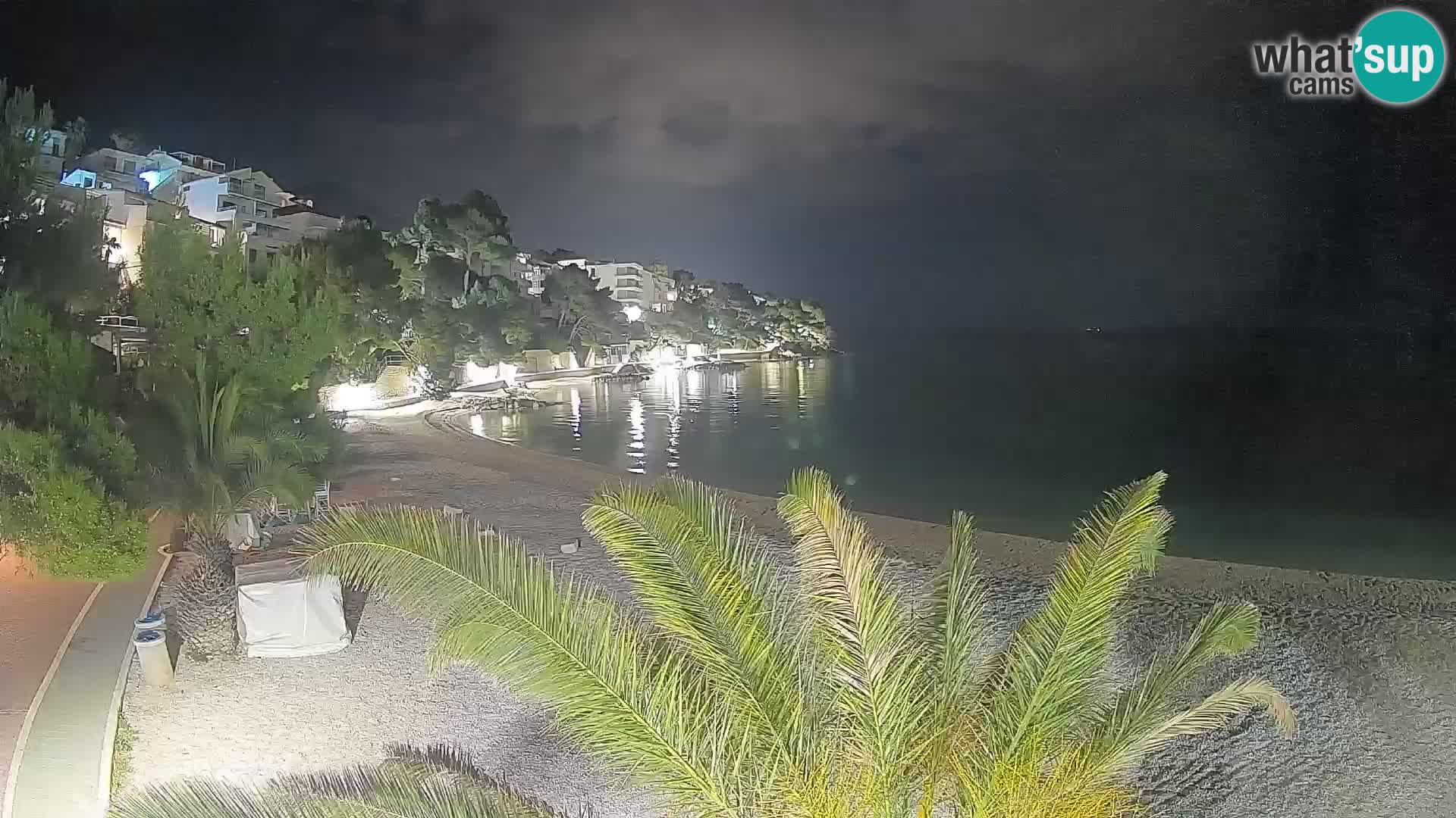 Web kamera Plaža Lučica Brela – Pogled uživo na jadransku obalu