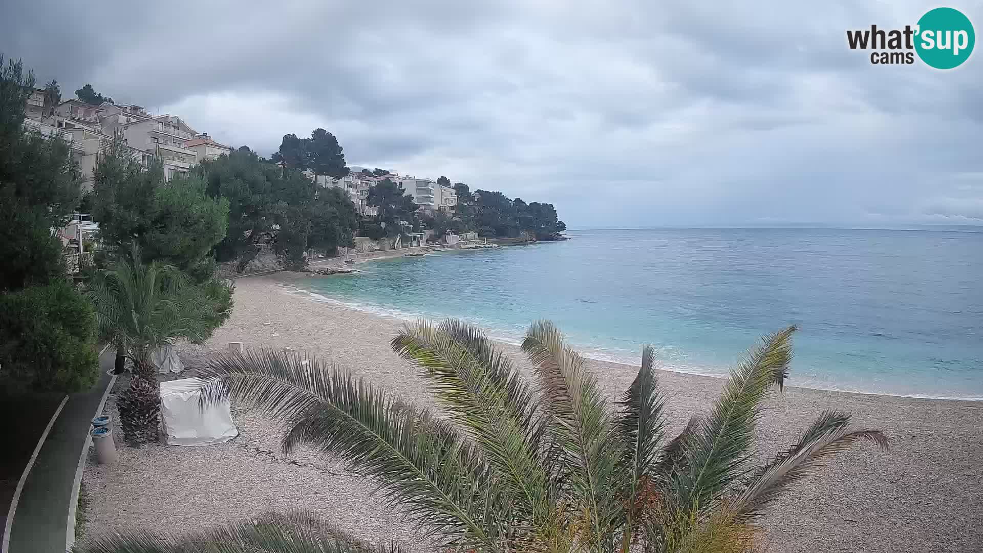 Web kamera Plaža Lučica Brela – Pogled uživo na jadransku obalu