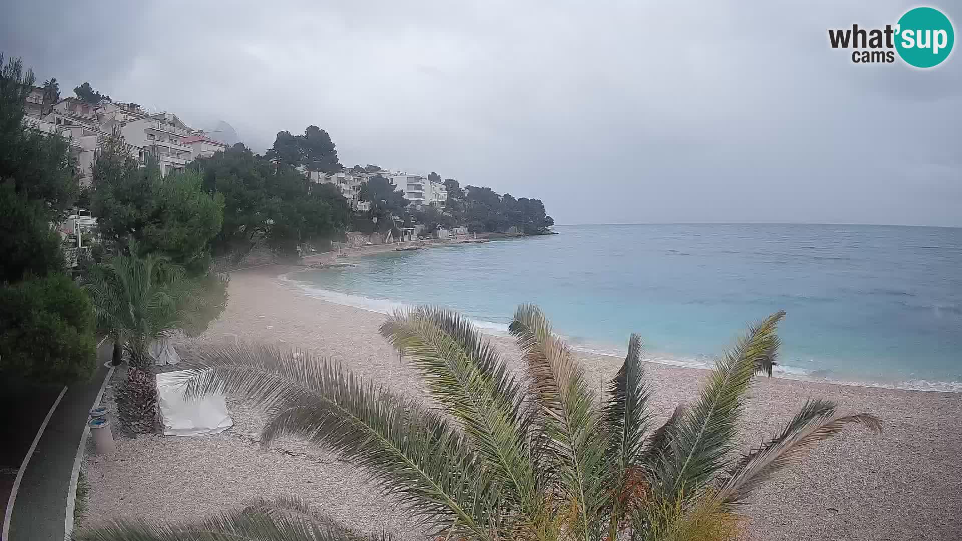 Web kamera Plaža Lučica Brela – Pogled uživo na jadransku obalu