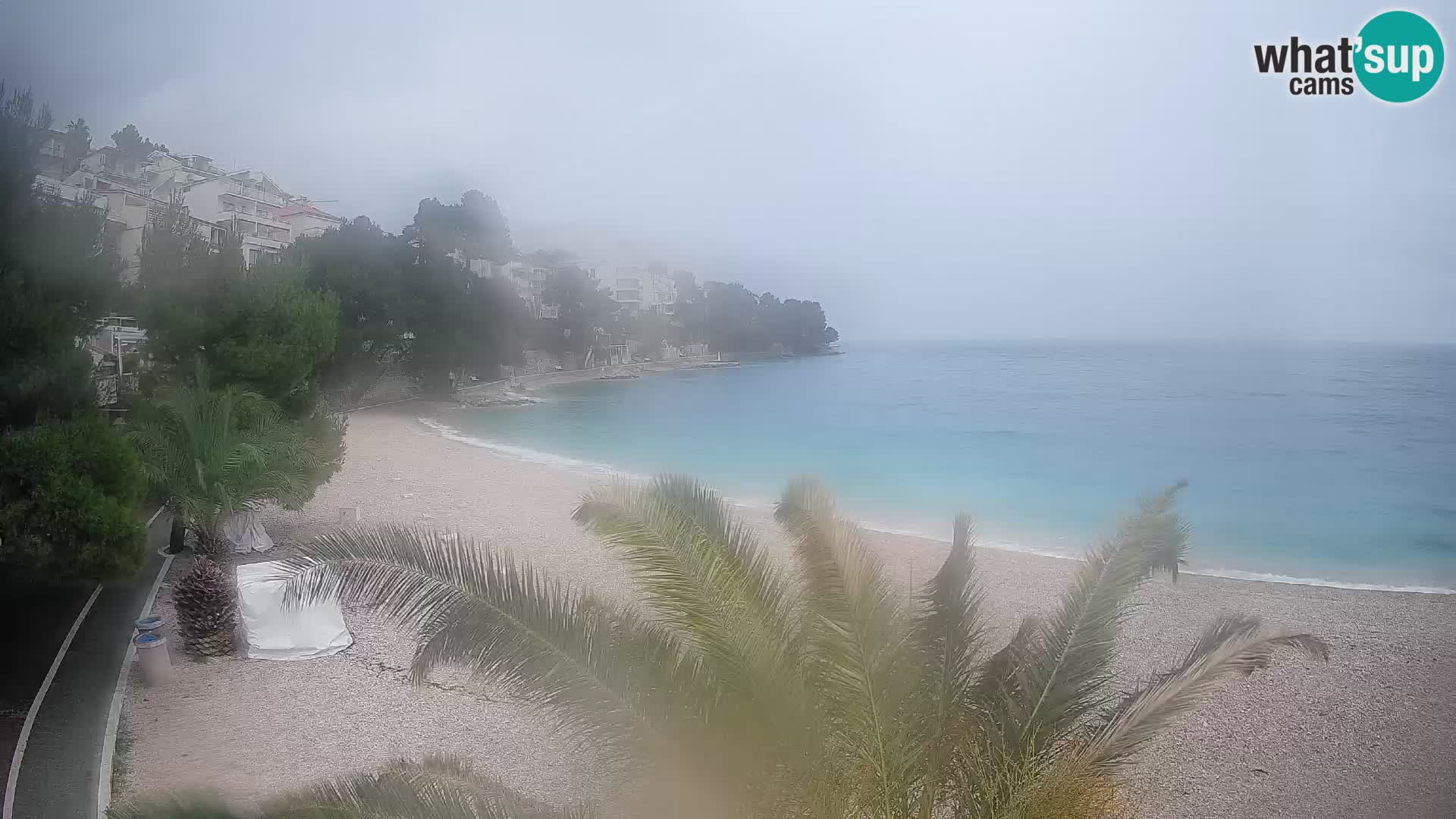 Web kamera Plaža Lučica Brela – Pogled uživo na jadransku obalu