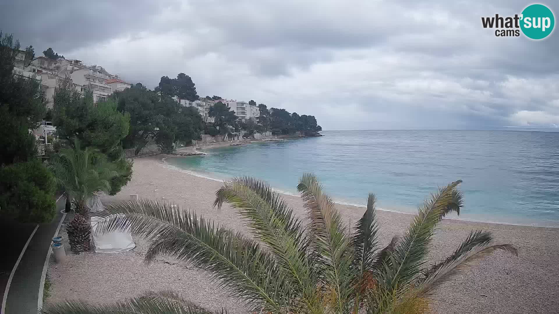Spletna kamera Plaža Lučica Brela – Pogled v živo na Jadransko obalo