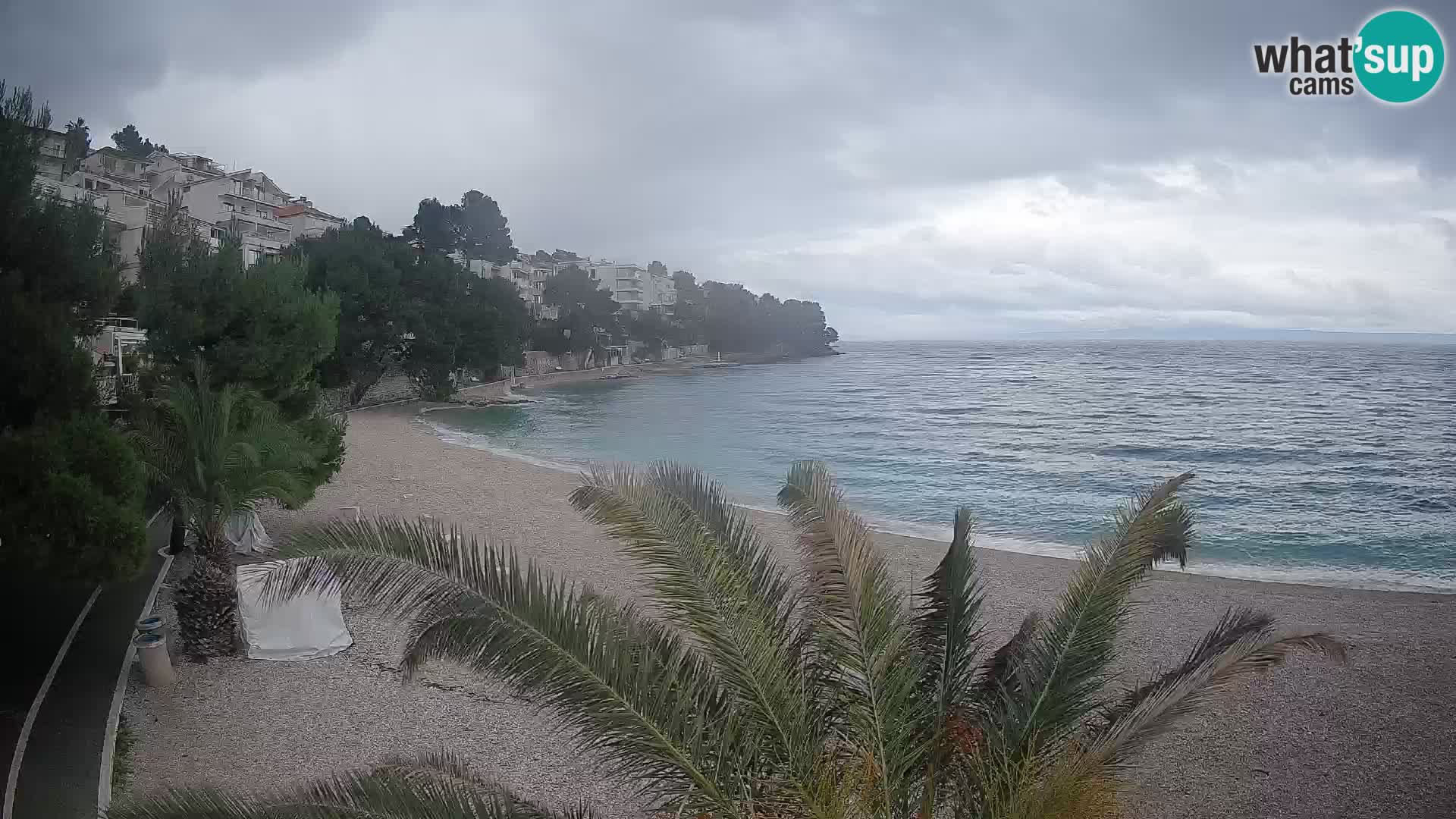 Web kamera Plaža Lučica Brela – Pogled uživo na jadransku obalu