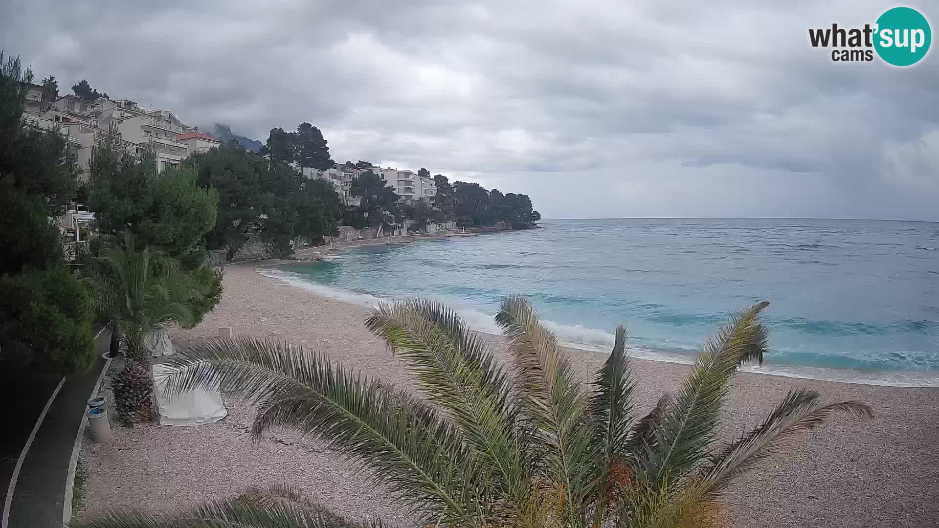 Spletna kamera Plaža Lučica Brela – Pogled v živo na Jadransko obalo