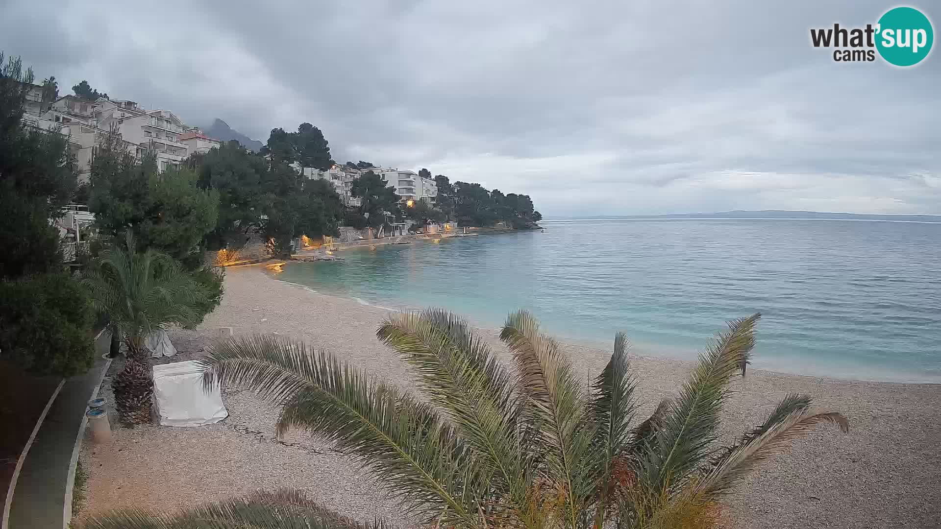 Spletna kamera Plaža Lučica Brela – Pogled v živo na Jadransko obalo