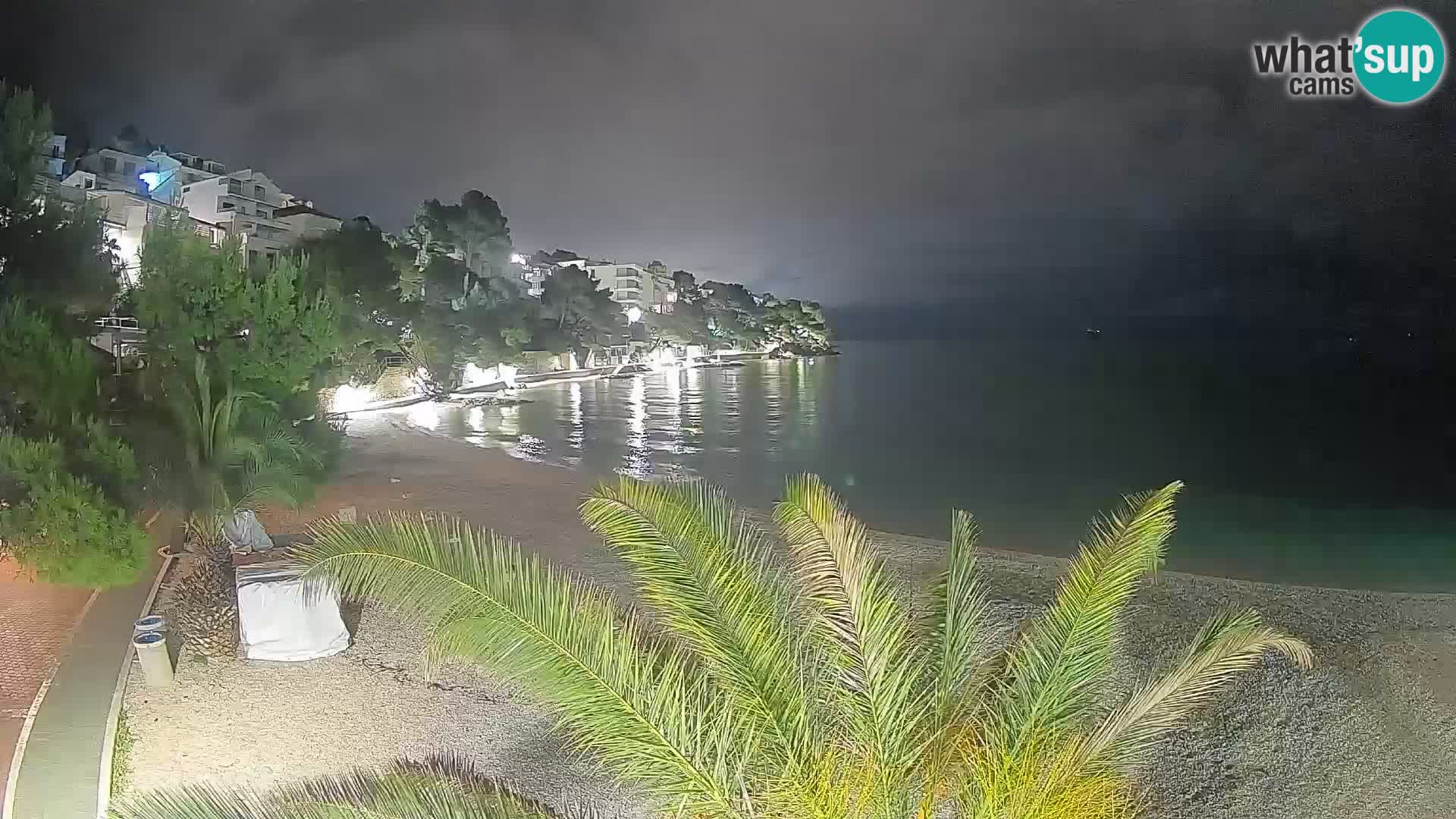 Web kamera Plaža Lučica Brela – Pogled uživo na jadransku obalu