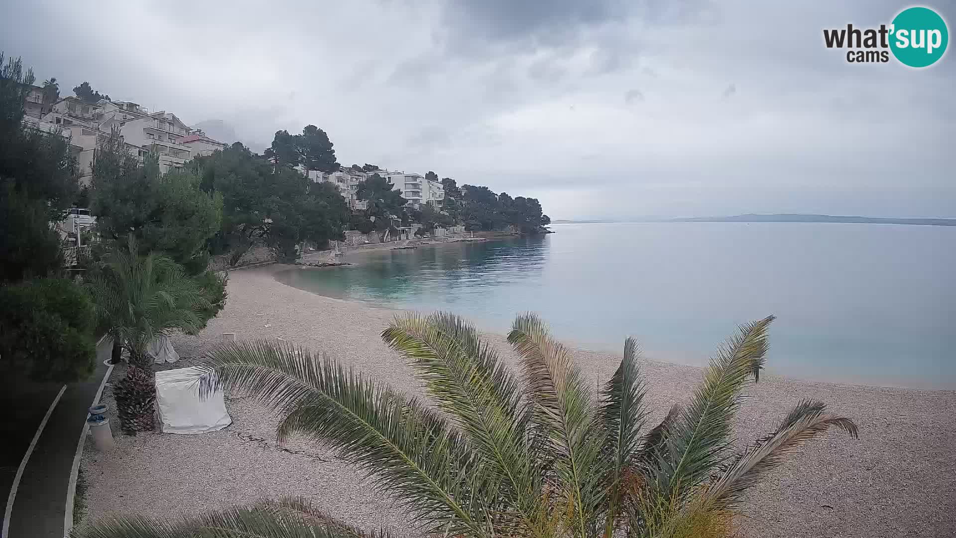 Web kamera Plaža Lučica Brela – Pogled uživo na jadransku obalu