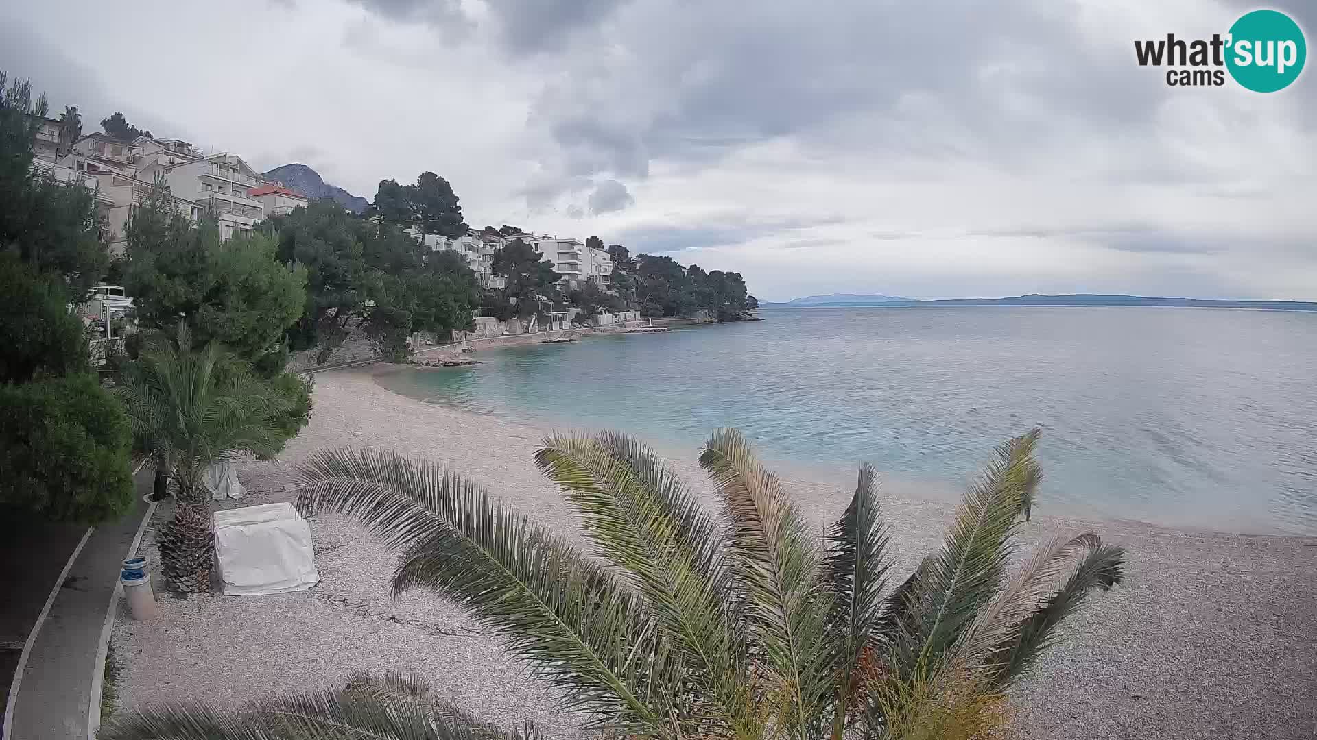 Spletna kamera Plaža Lučica Brela – Pogled v živo na Jadransko obalo