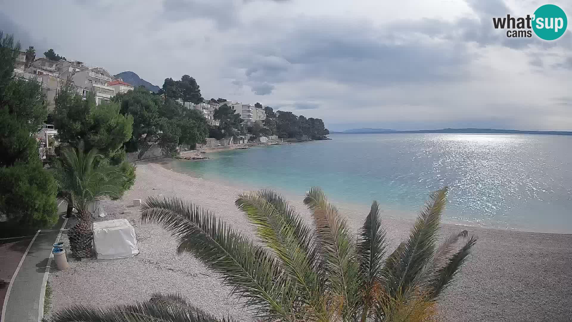 Spletna kamera Plaža Lučica Brela – Pogled v živo na Jadransko obalo