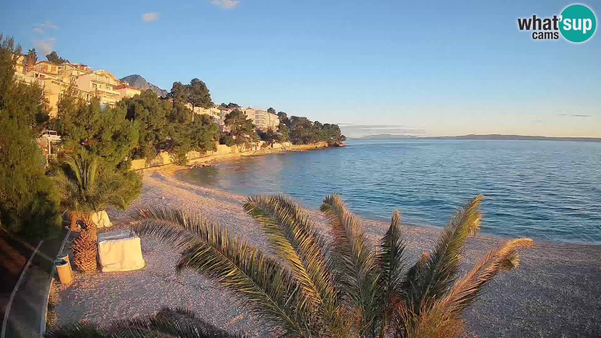 Web kamera Plaža Lučica Brela – Pogled uživo na jadransku obalu