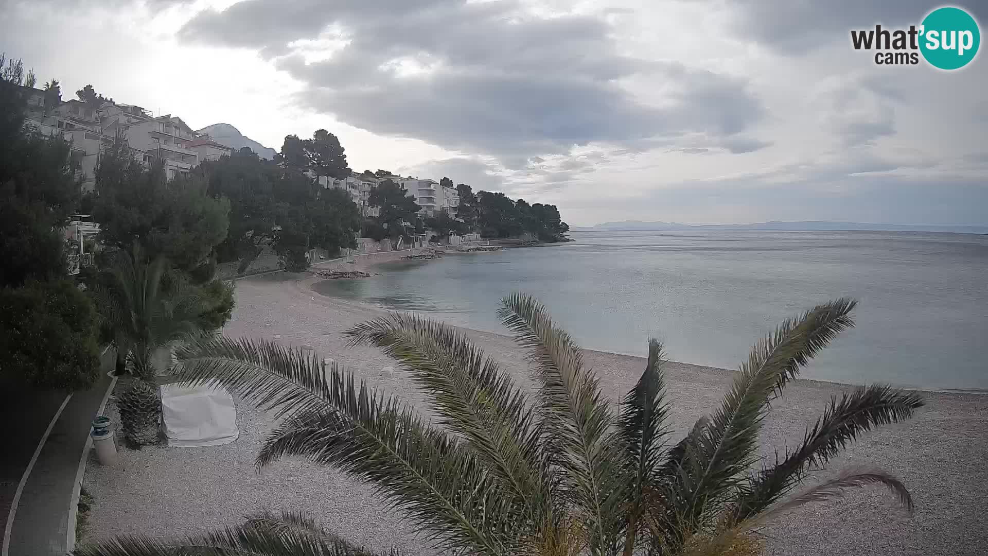 Spletna kamera Plaža Lučica Brela – Pogled v živo na Jadransko obalo