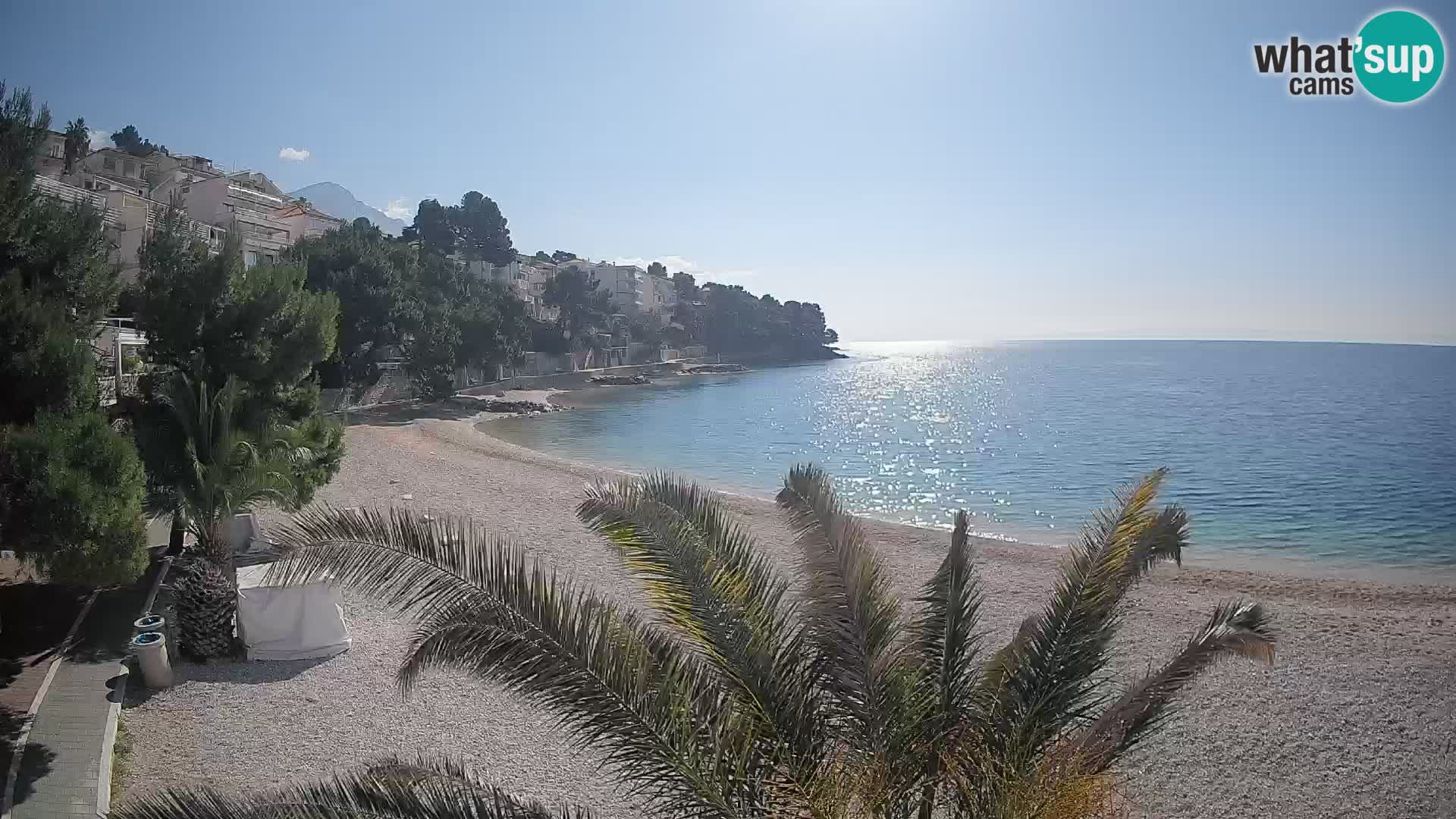 Spletna kamera Plaža Lučica Brela – Pogled v živo na Jadransko obalo