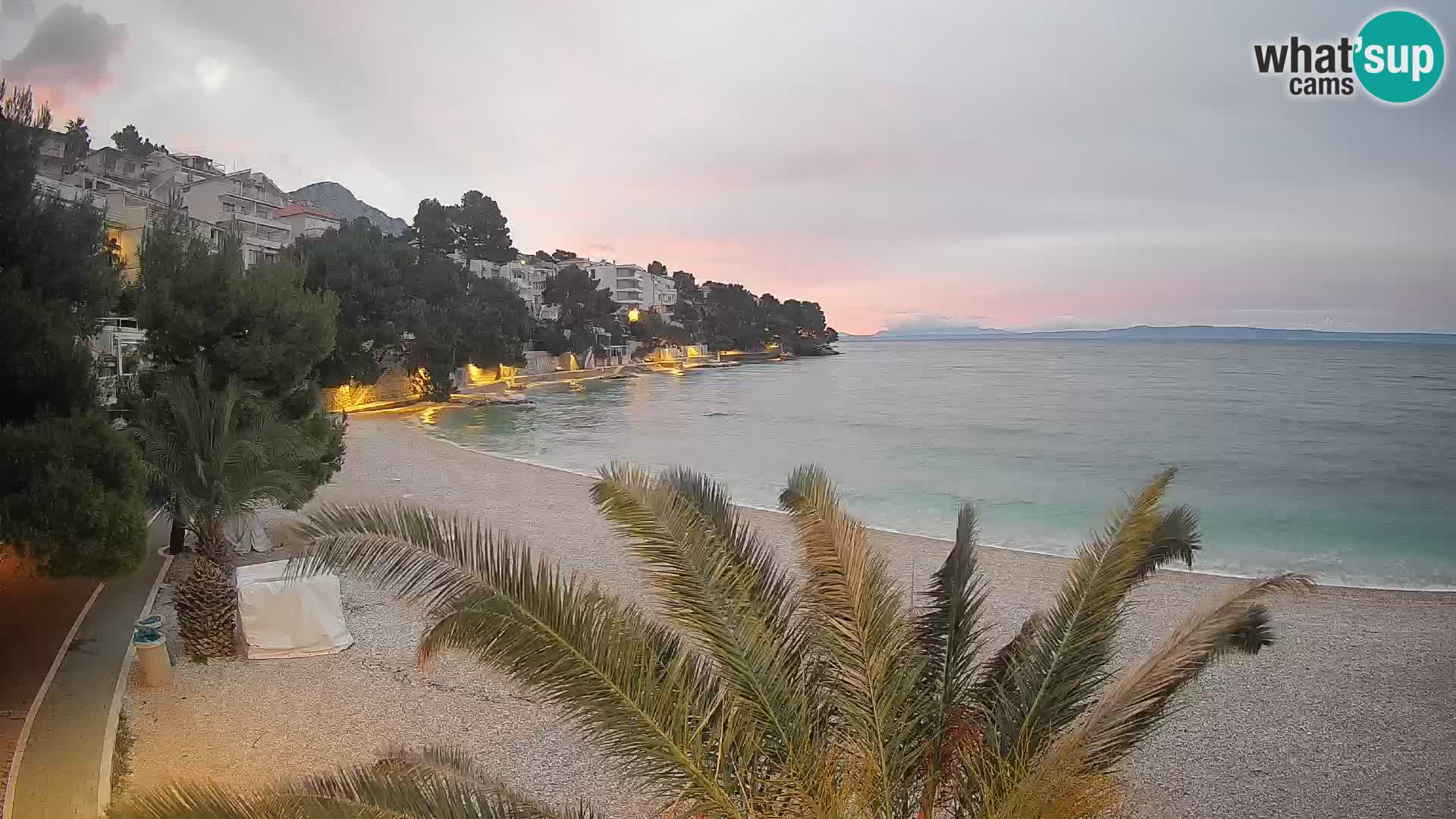 Spletna kamera Plaža Lučica Brela – Pogled v živo na Jadransko obalo