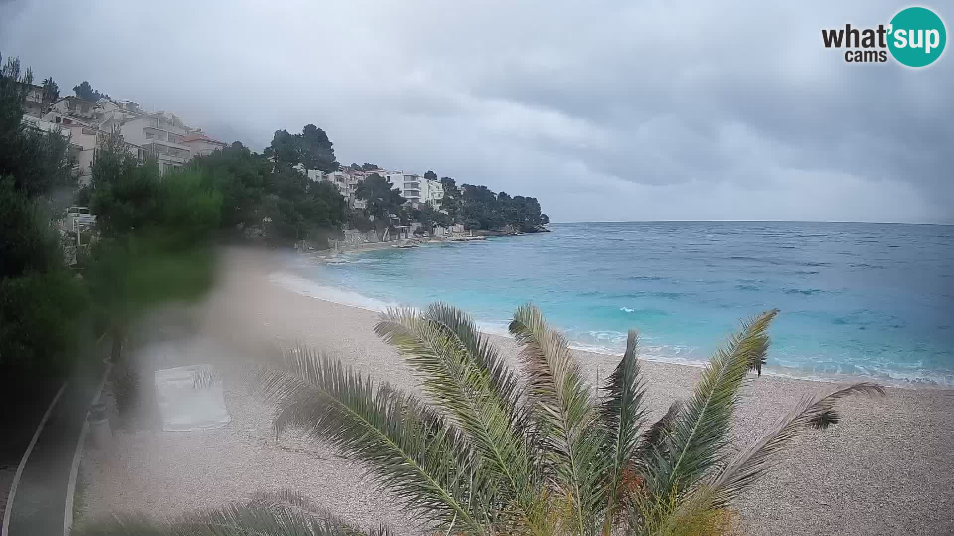 Web kamera Plaža Lučica Brela – Pogled uživo na jadransku obalu