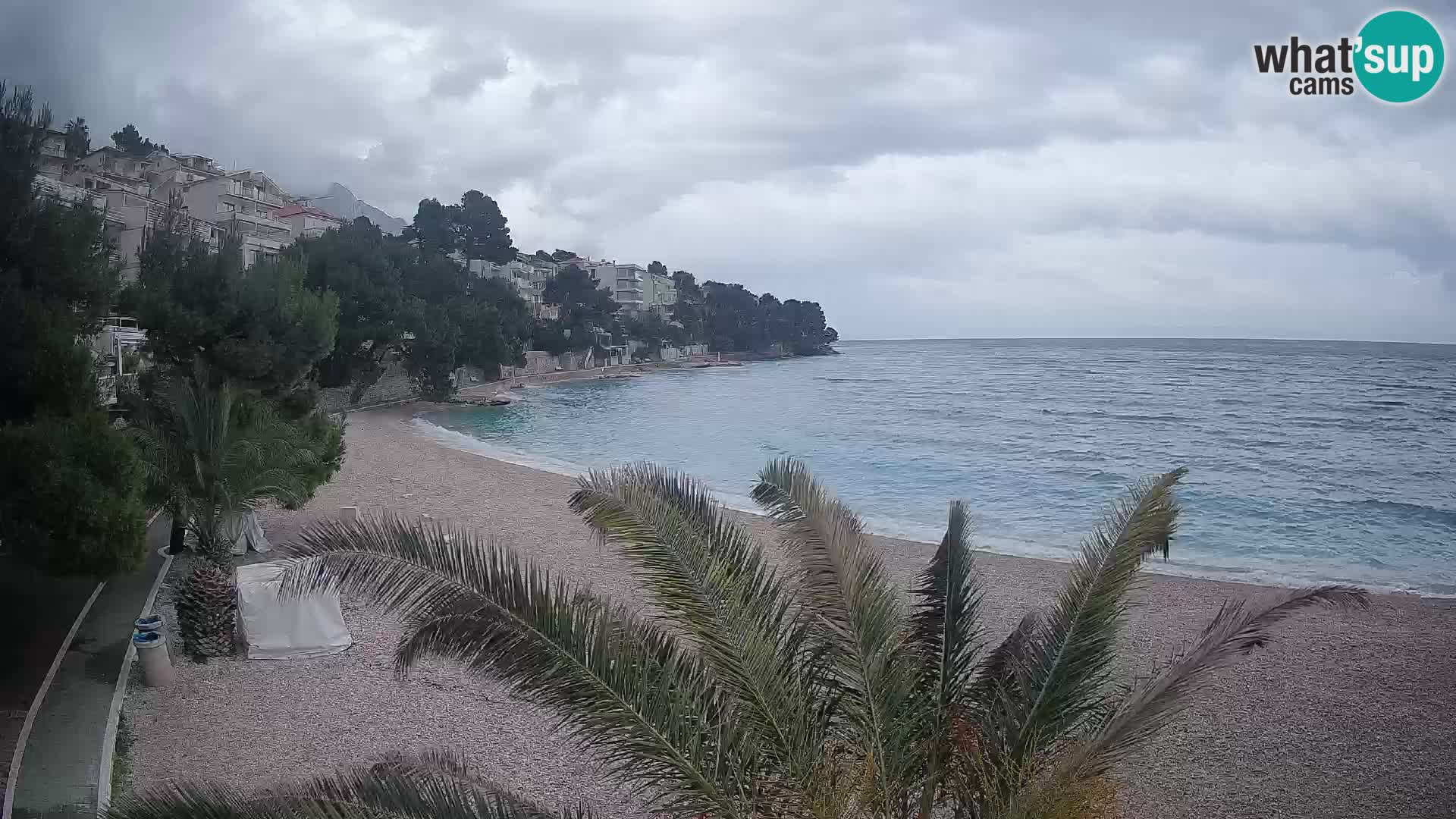 Web kamera Plaža Lučica Brela – Pogled uživo na jadransku obalu