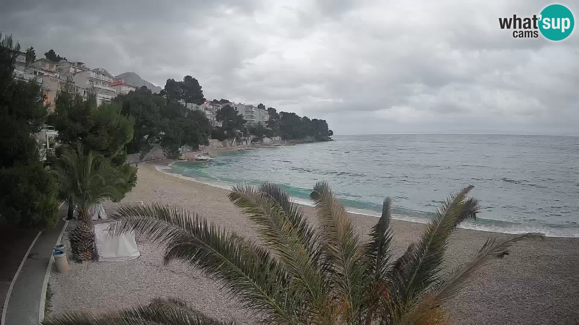 Spletna kamera Plaža Lučica Brela – Pogled v živo na Jadransko obalo