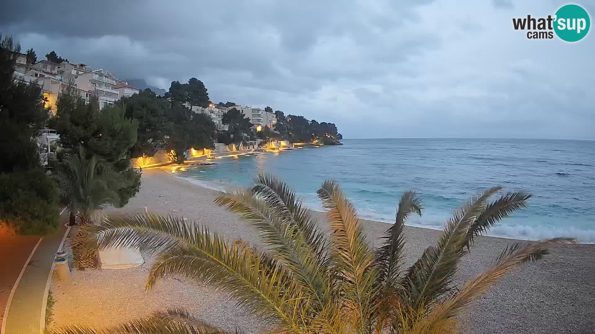 Web kamera Plaža Lučica Brela – Pogled uživo na jadransku obalu