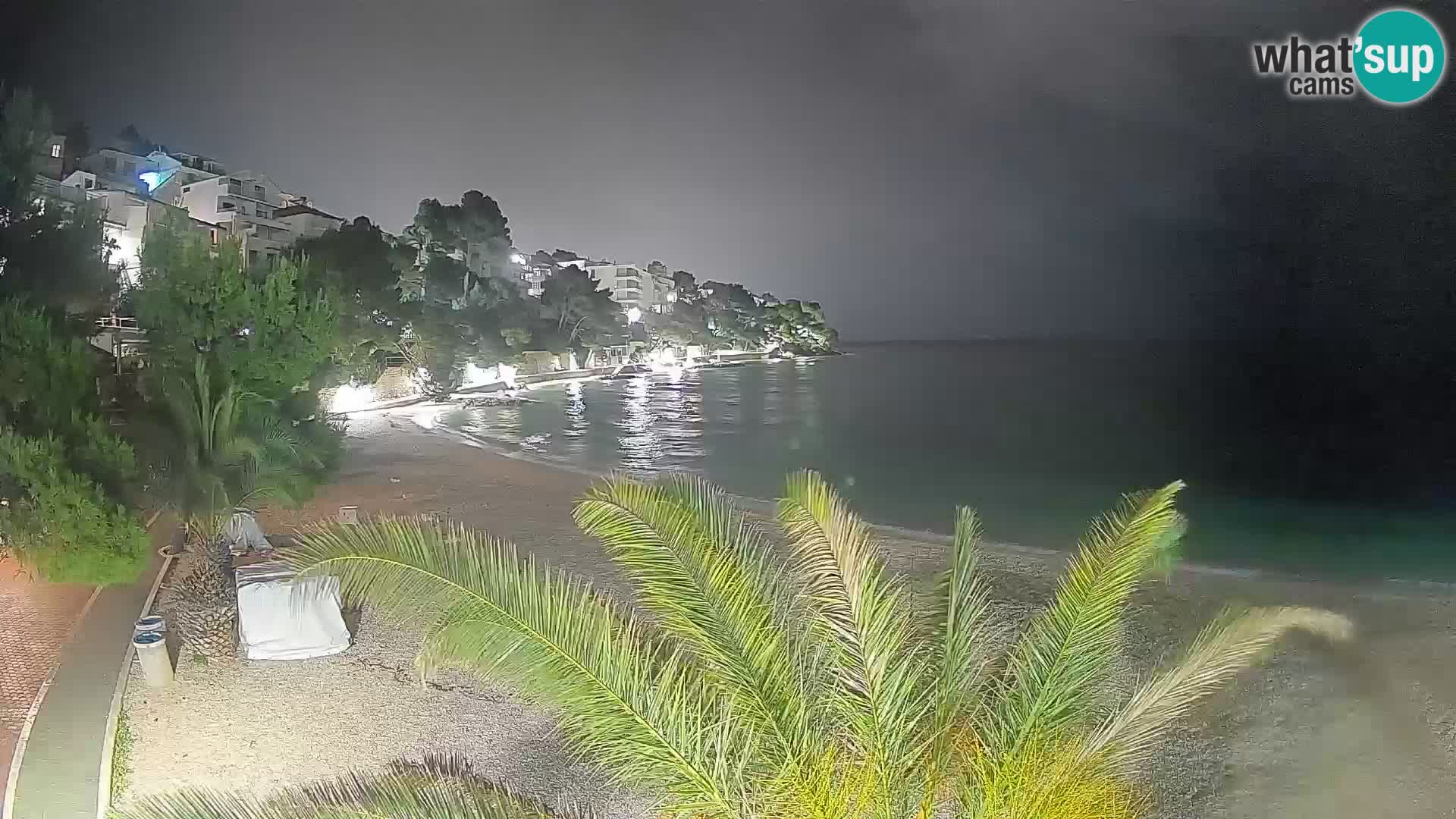 Web kamera Plaža Lučica Brela – Pogled uživo na jadransku obalu