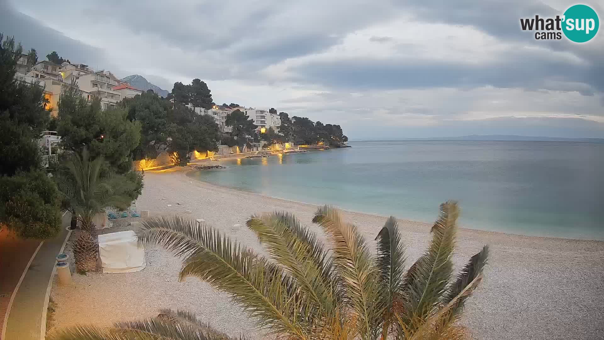 Spletna kamera Plaža Lučica Brela – Pogled v živo na Jadransko obalo