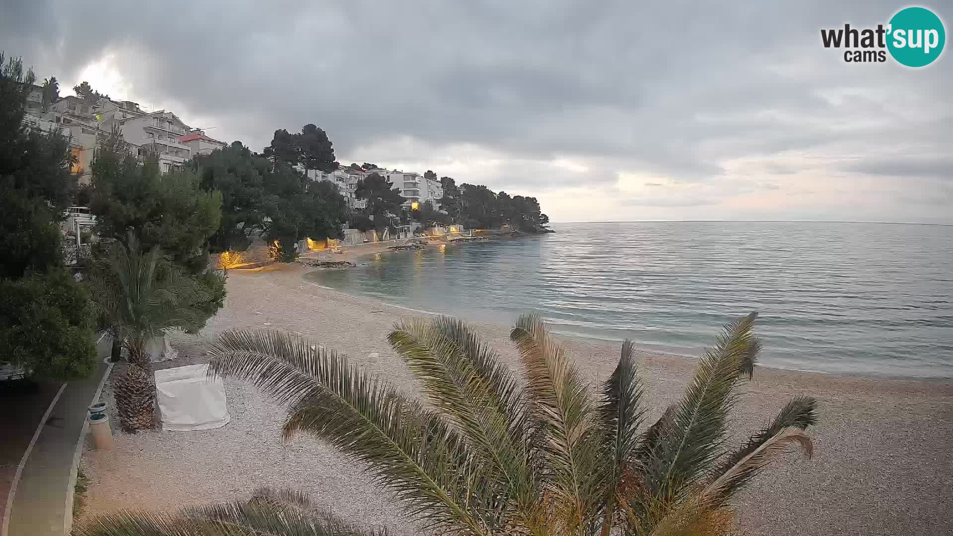 Spletna kamera Plaža Lučica Brela – Pogled v živo na Jadransko obalo