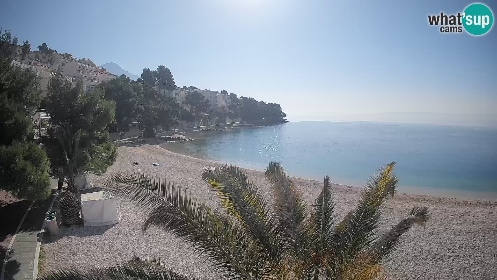 Spletna kamera Plaža Lučica Brela – Pogled v živo na Jadransko obalo