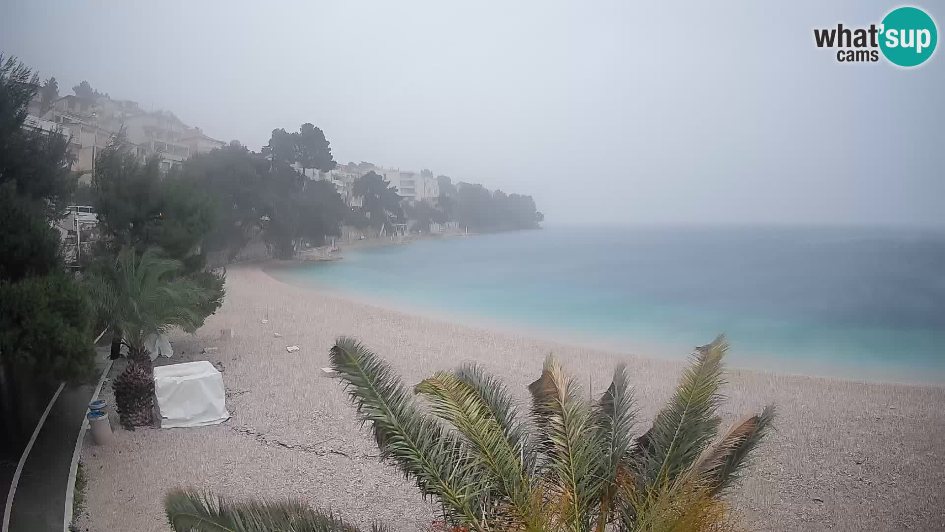 Web kamera Plaža Lučica Brela – Pogled uživo na jadransku obalu