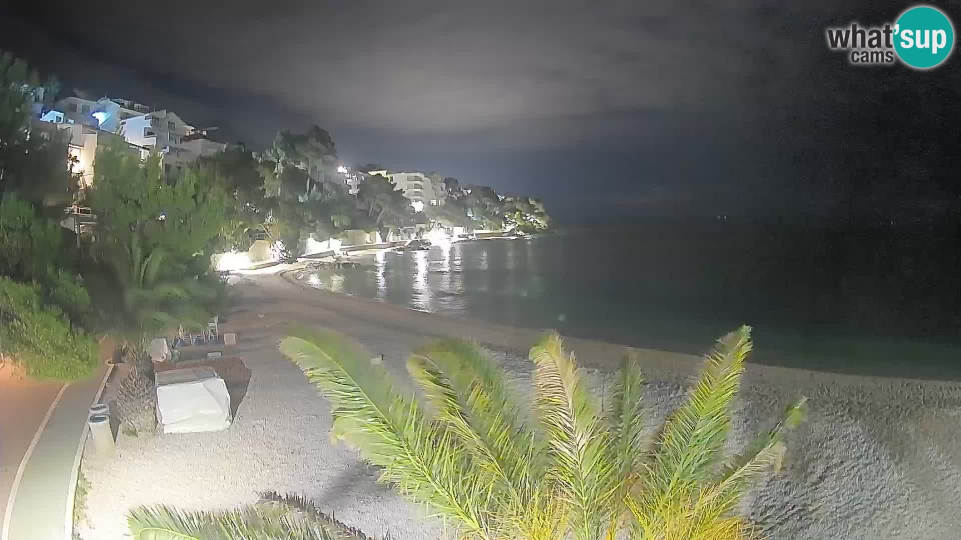 Web kamera Plaža Lučica Brela – Pogled uživo na jadransku obalu