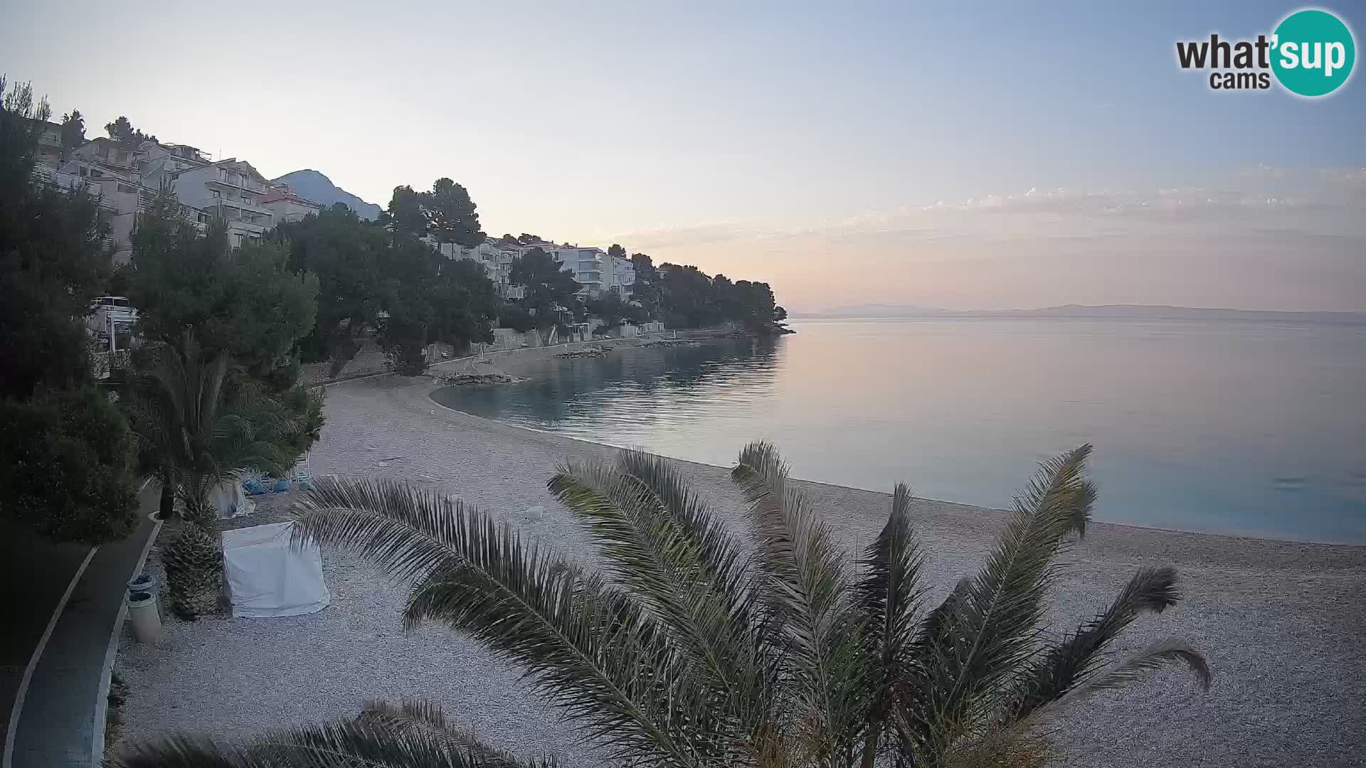 Spletna kamera Plaža Lučica Brela – Pogled v živo na Jadransko obalo