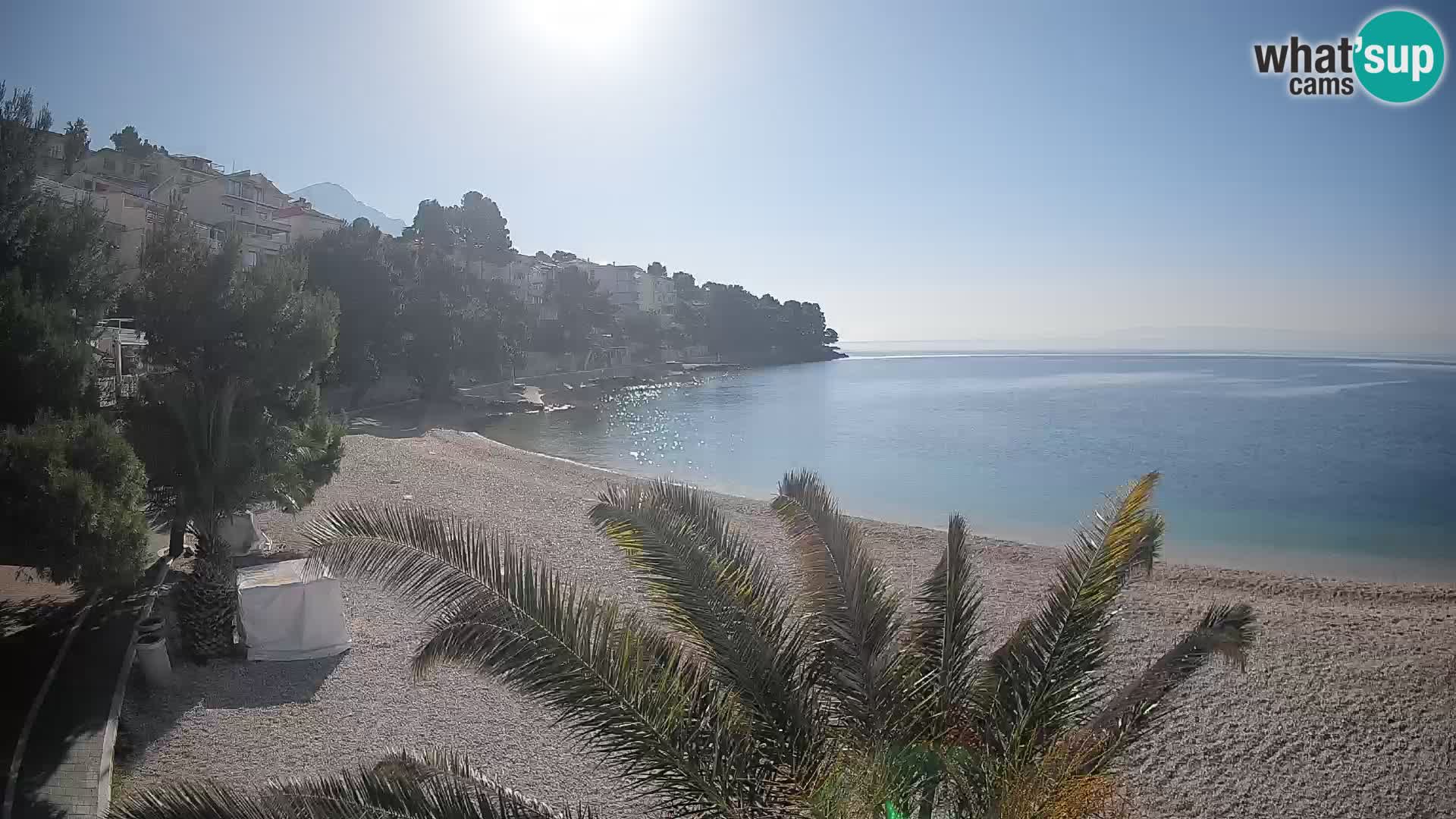 Spletna kamera Plaža Lučica Brela – Pogled v živo na Jadransko obalo