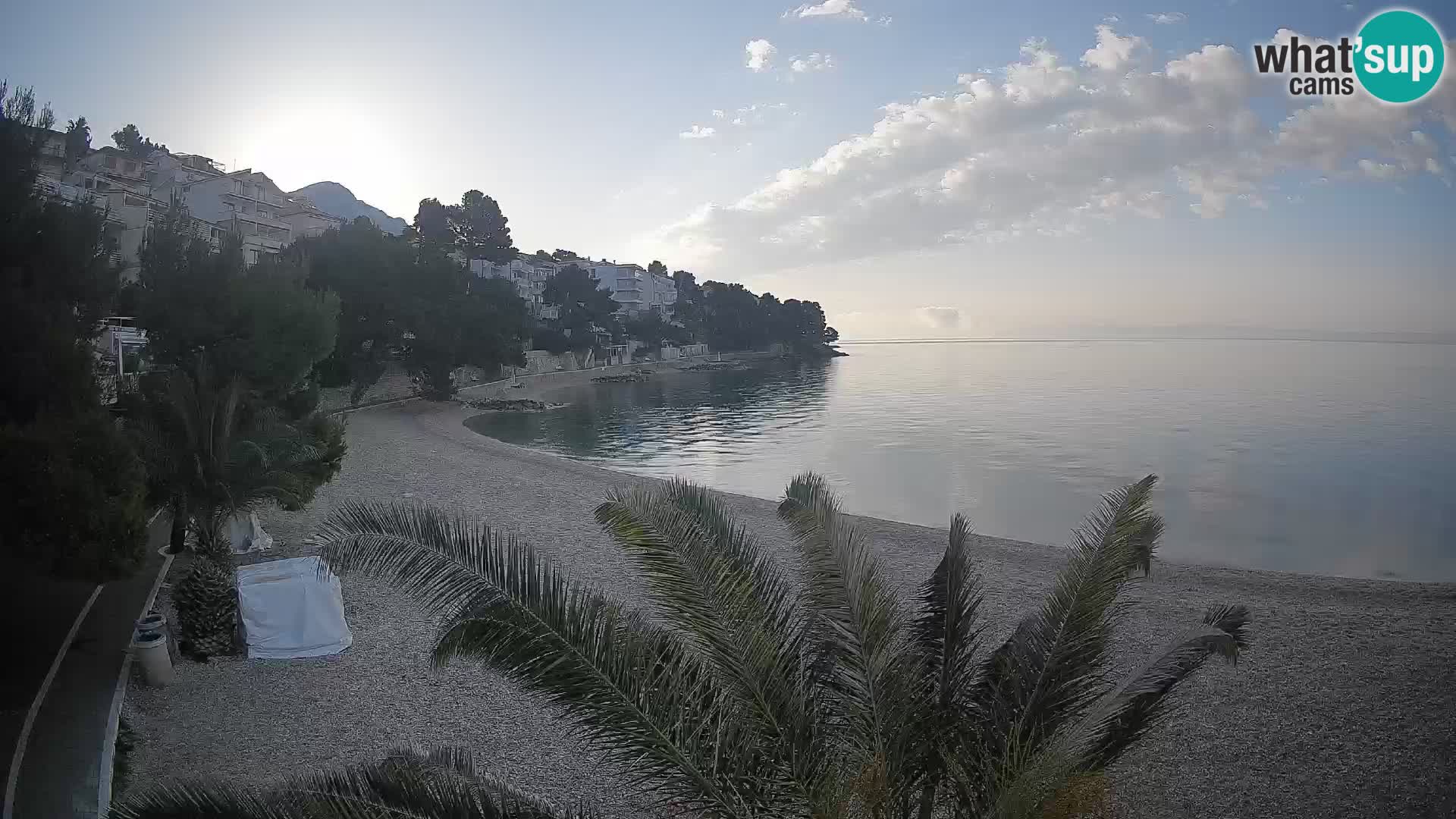 Spletna kamera Plaža Lučica Brela – Pogled v živo na Jadransko obalo