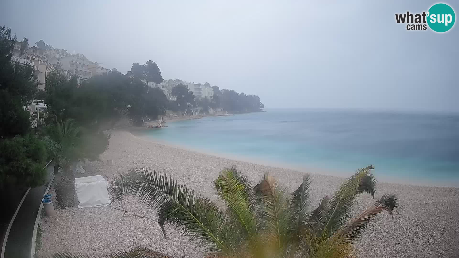 Web kamera Plaža Lučica Brela – Pogled uživo na jadransku obalu