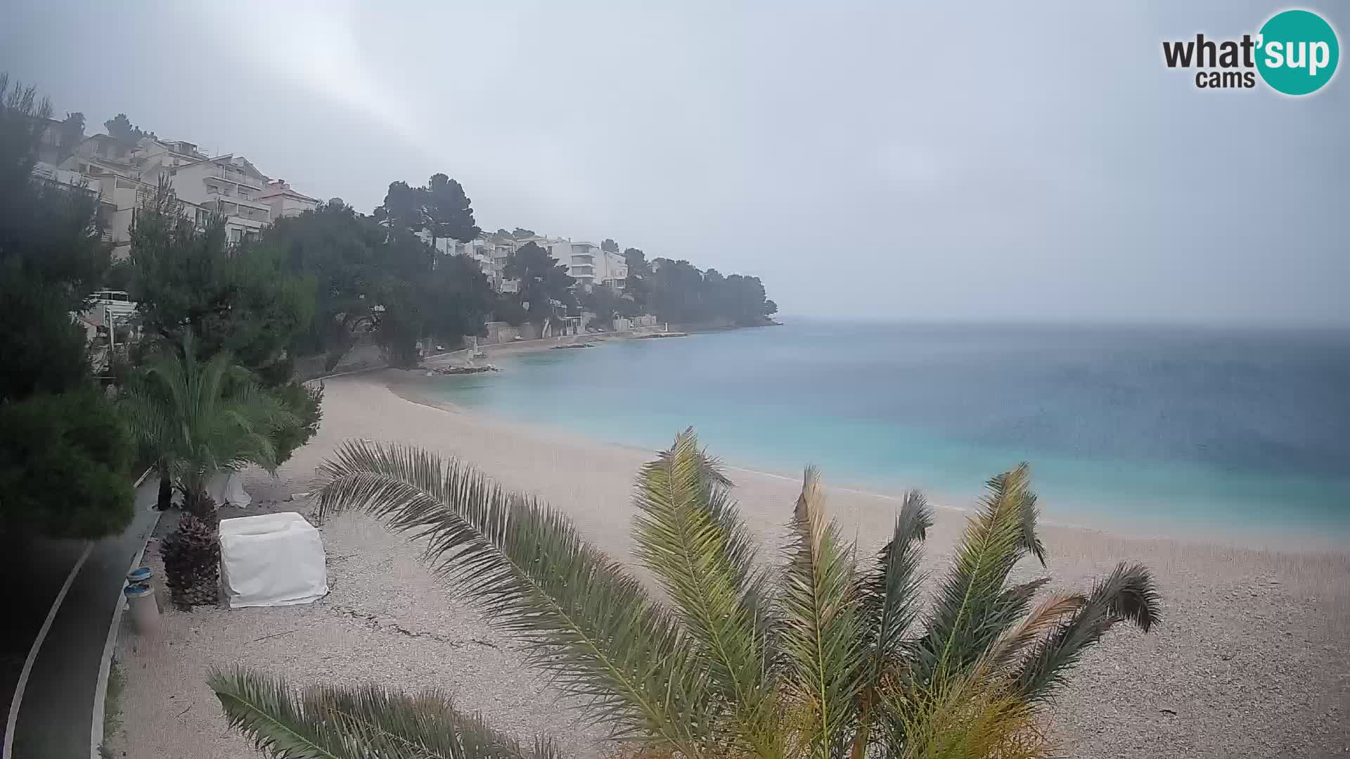 Spletna kamera Plaža Lučica Brela – Pogled v živo na Jadransko obalo