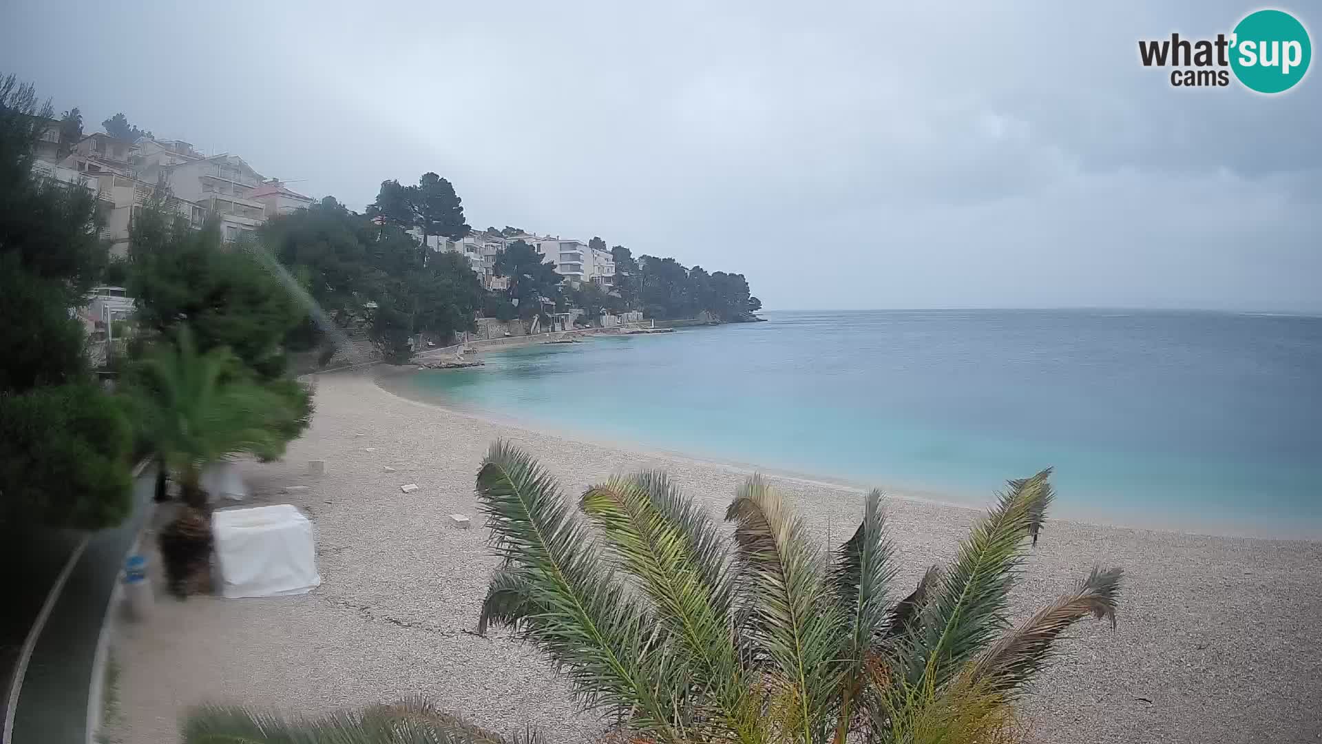 Spletna kamera Plaža Lučica Brela – Pogled v živo na Jadransko obalo