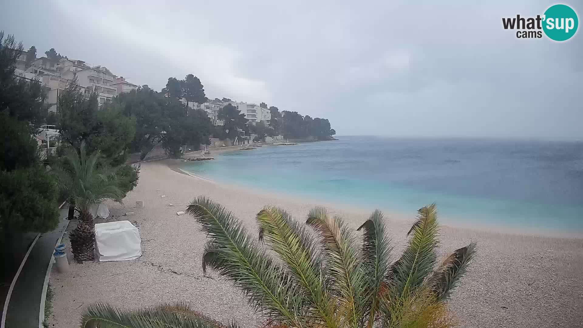 Web kamera Plaža Lučica Brela – Pogled uživo na jadransku obalu