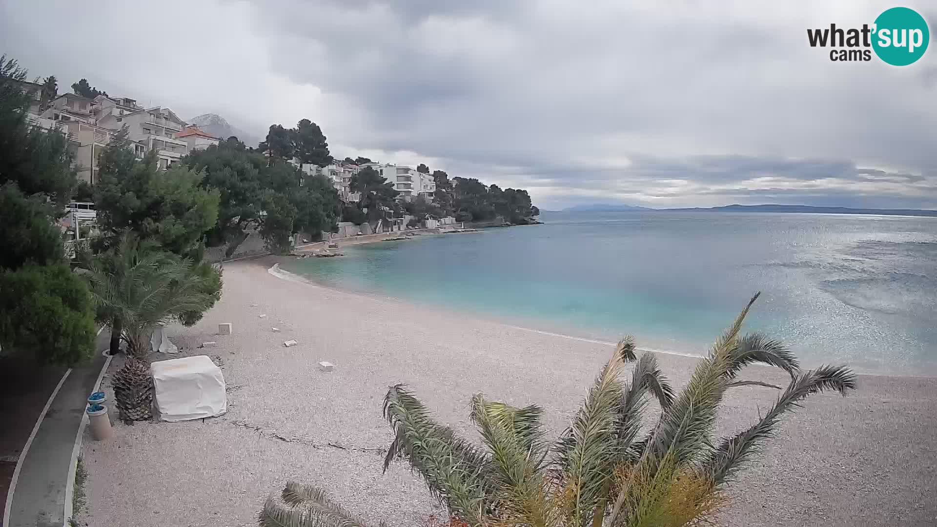 Spletna kamera Plaža Lučica Brela – Pogled v živo na Jadransko obalo