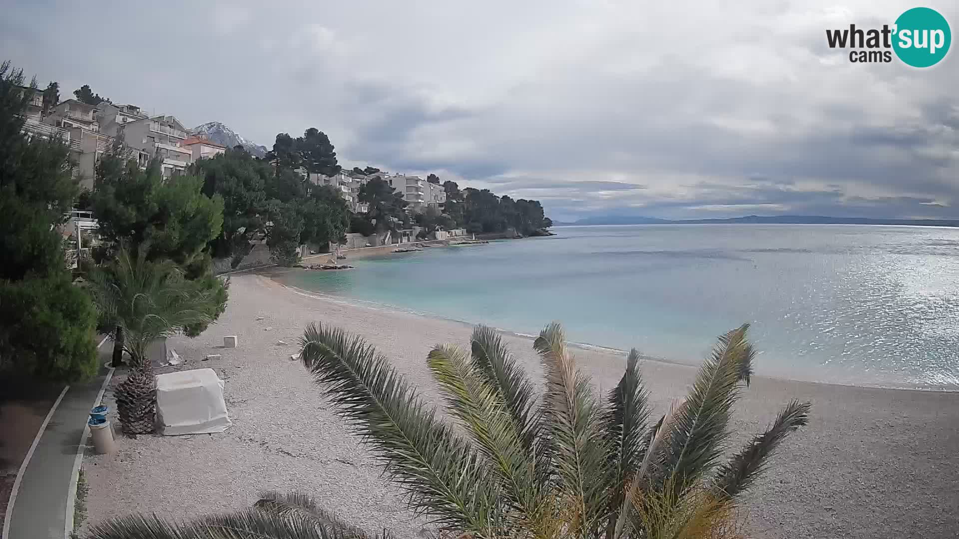 Web kamera Plaža Lučica Brela – Pogled uživo na jadransku obalu